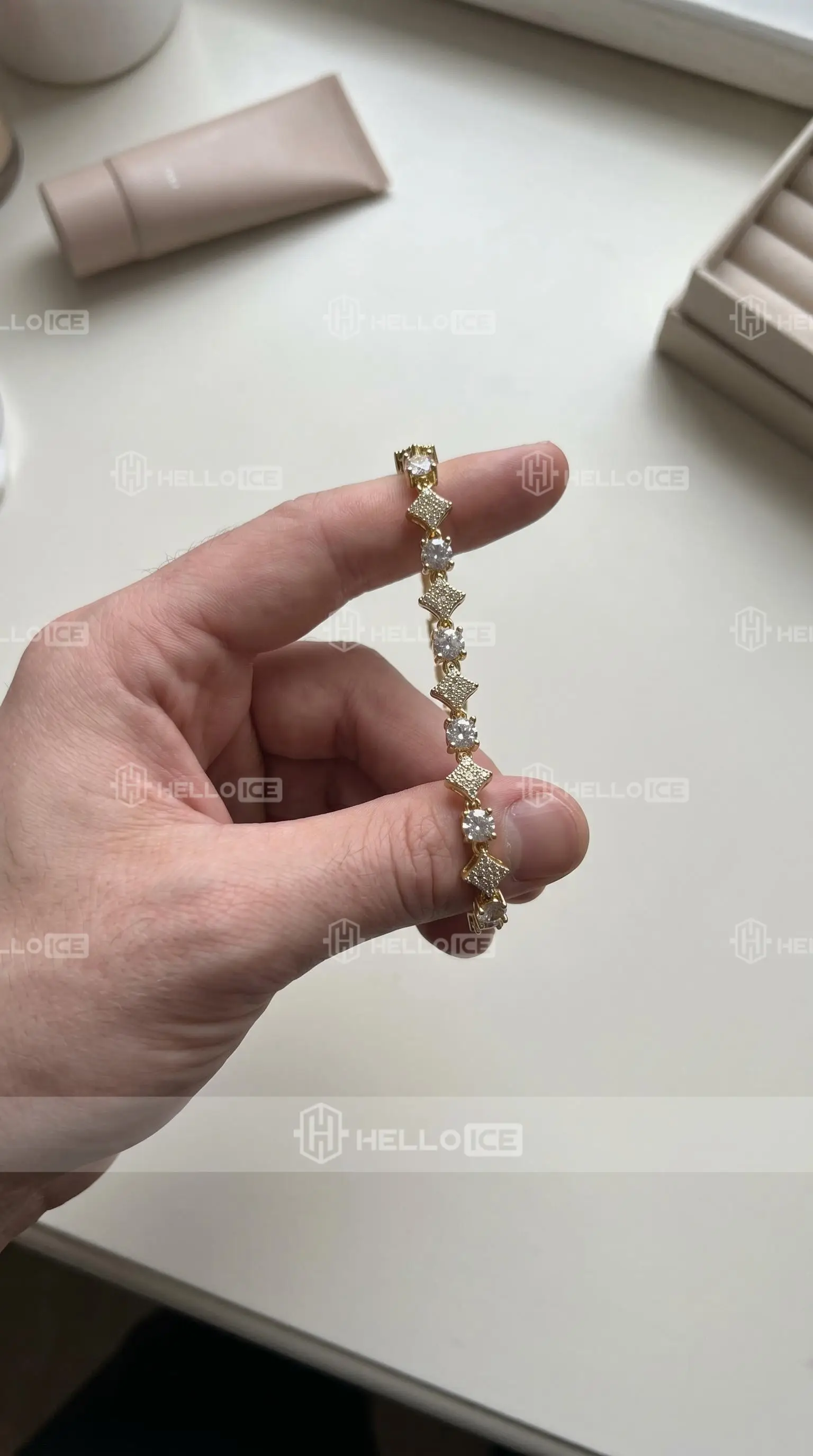 Helloice Review Image