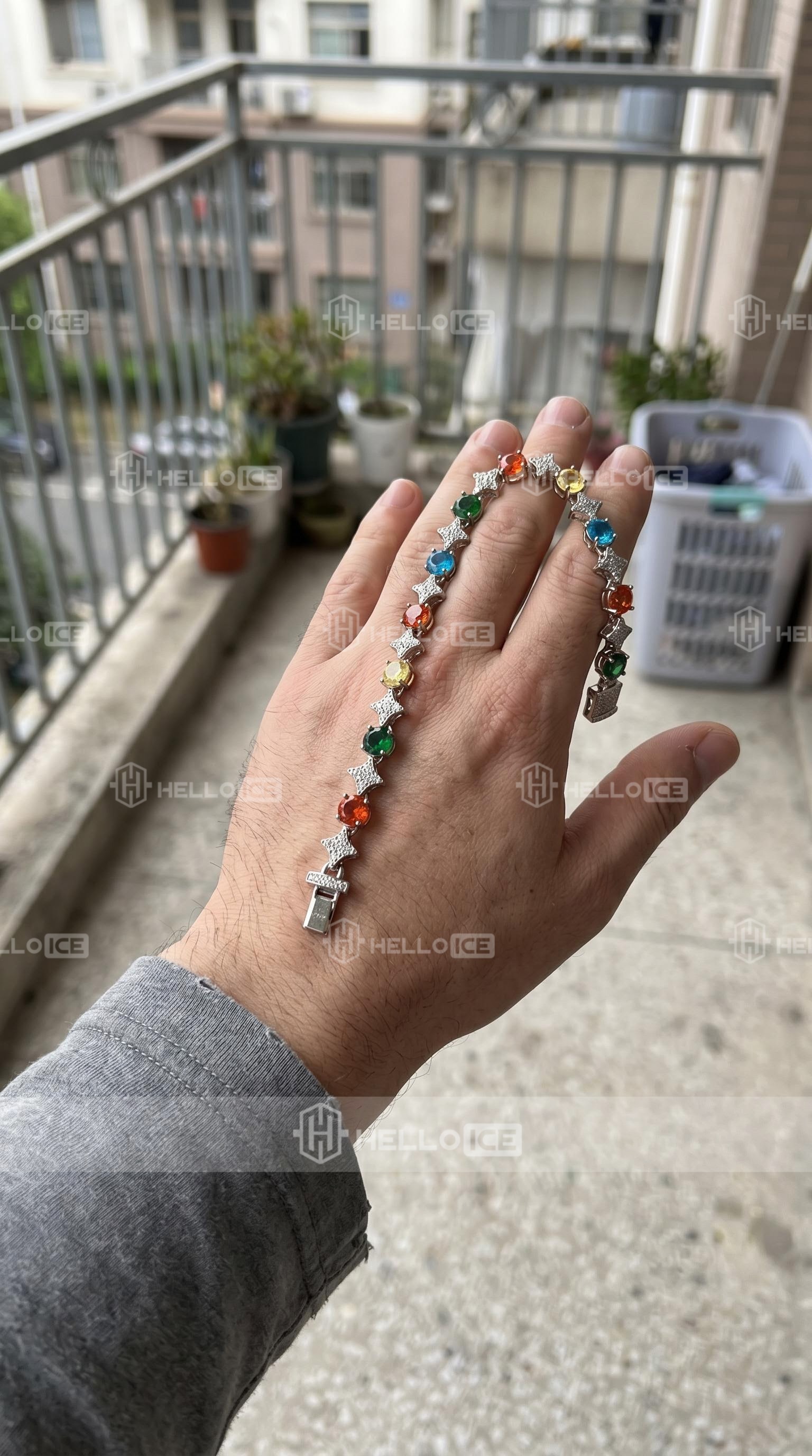 Helloice Review Image