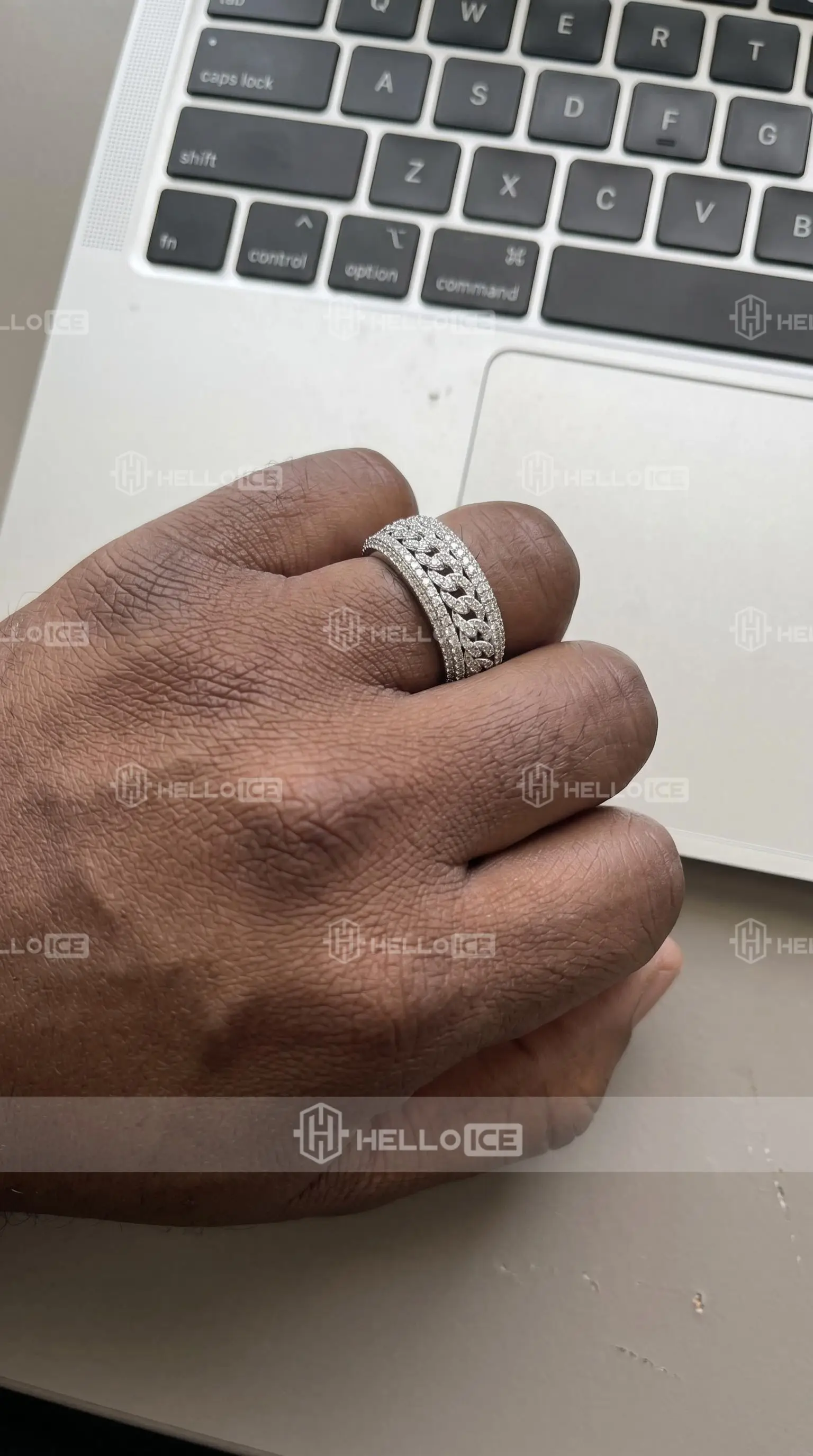 Helloice Review Image