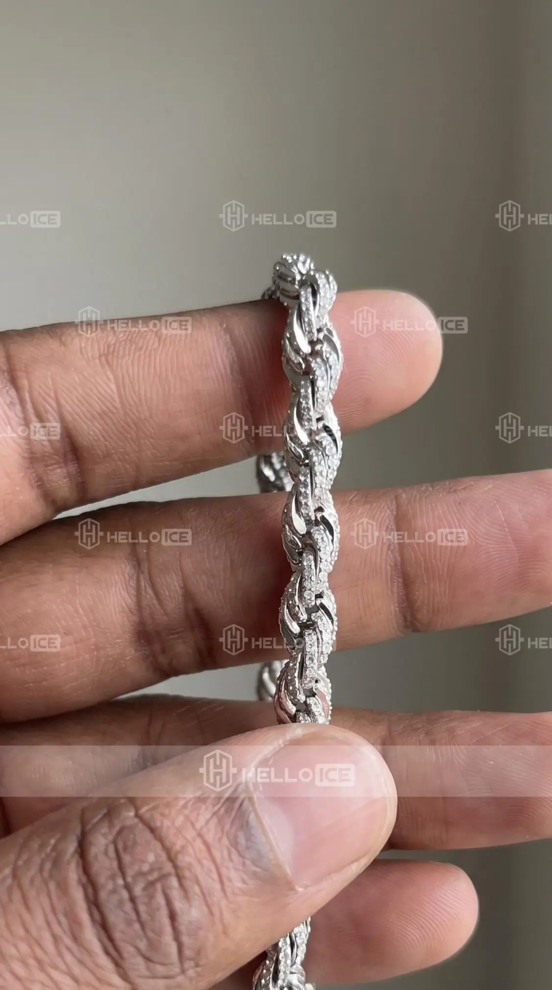 Helloice Review Image