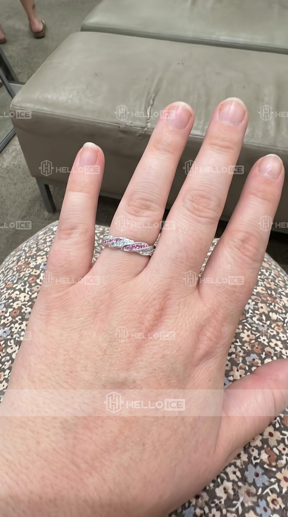 Helloice Review Image