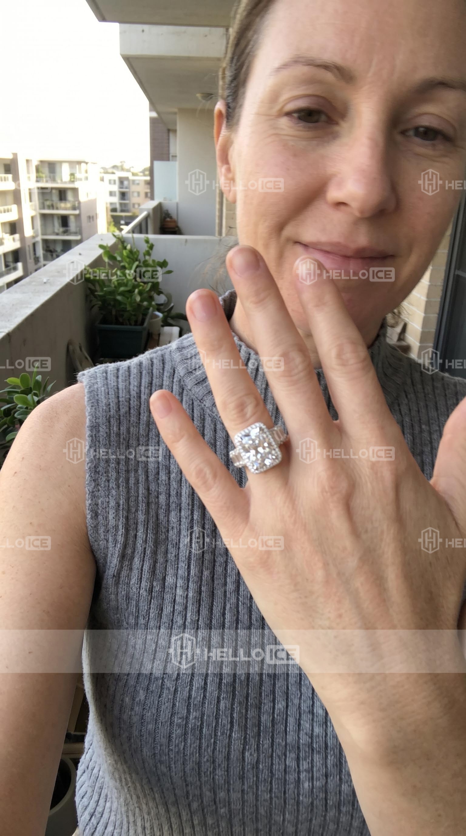 Helloice Review Image