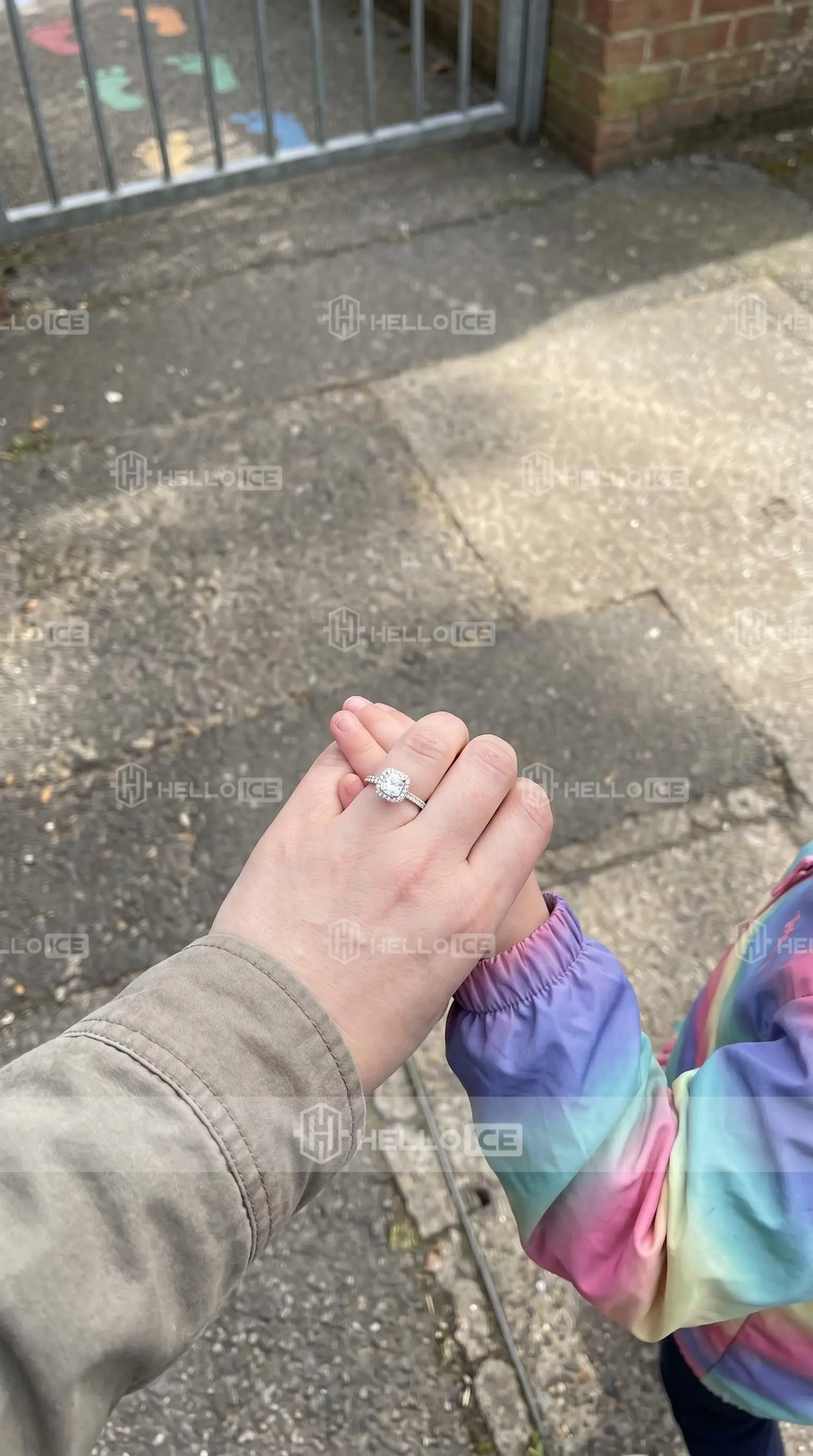 Helloice Review Image