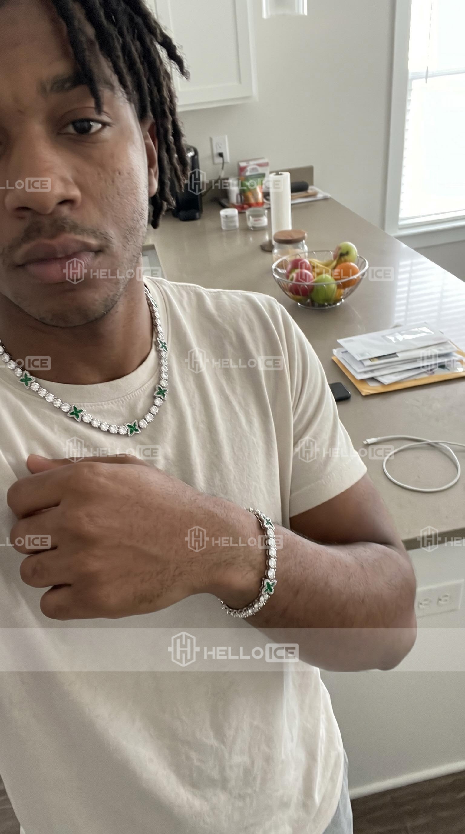 Helloice Review Image