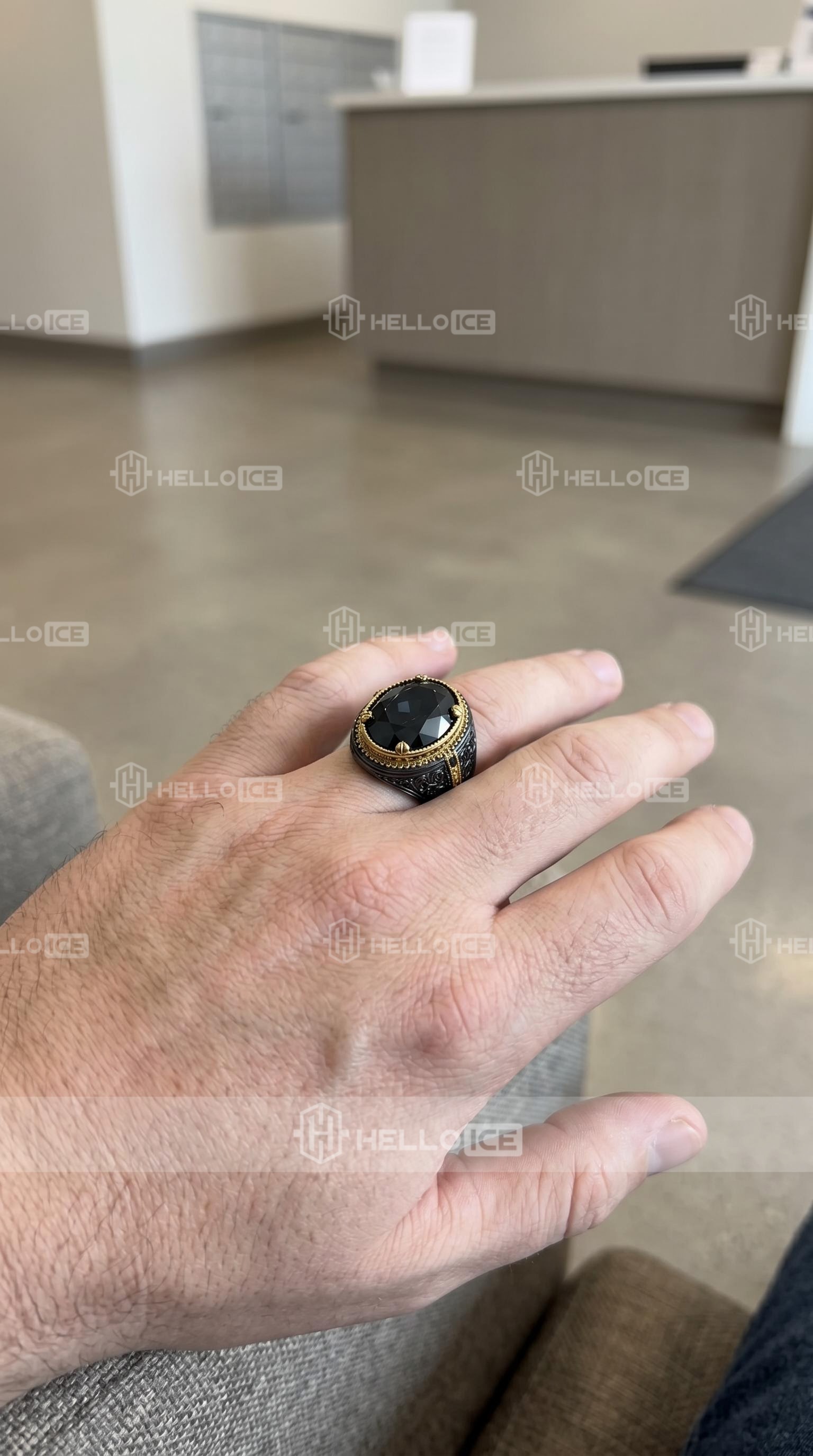 Helloice Review Image
