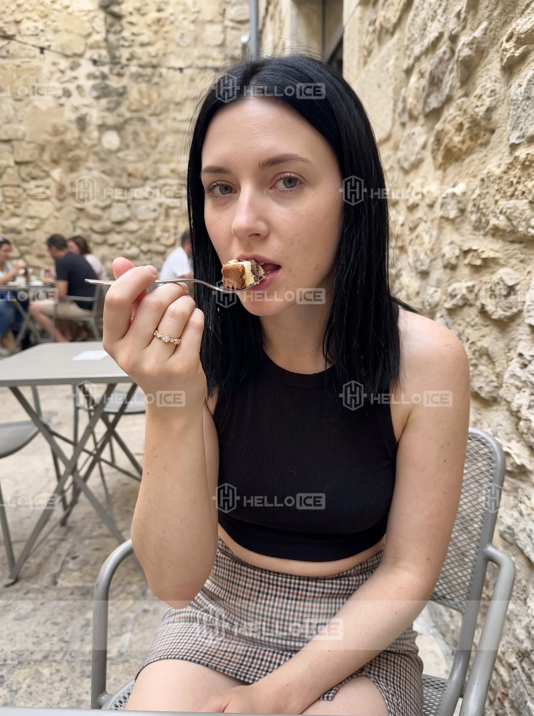 Helloice Review Image