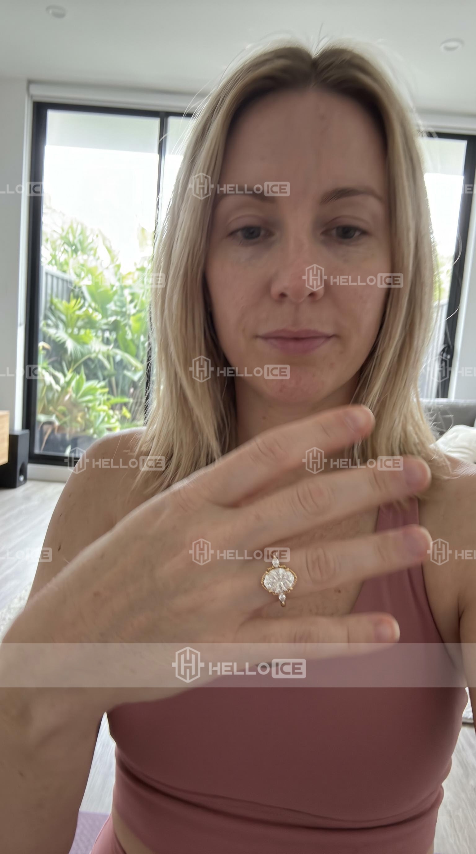Helloice Review Image