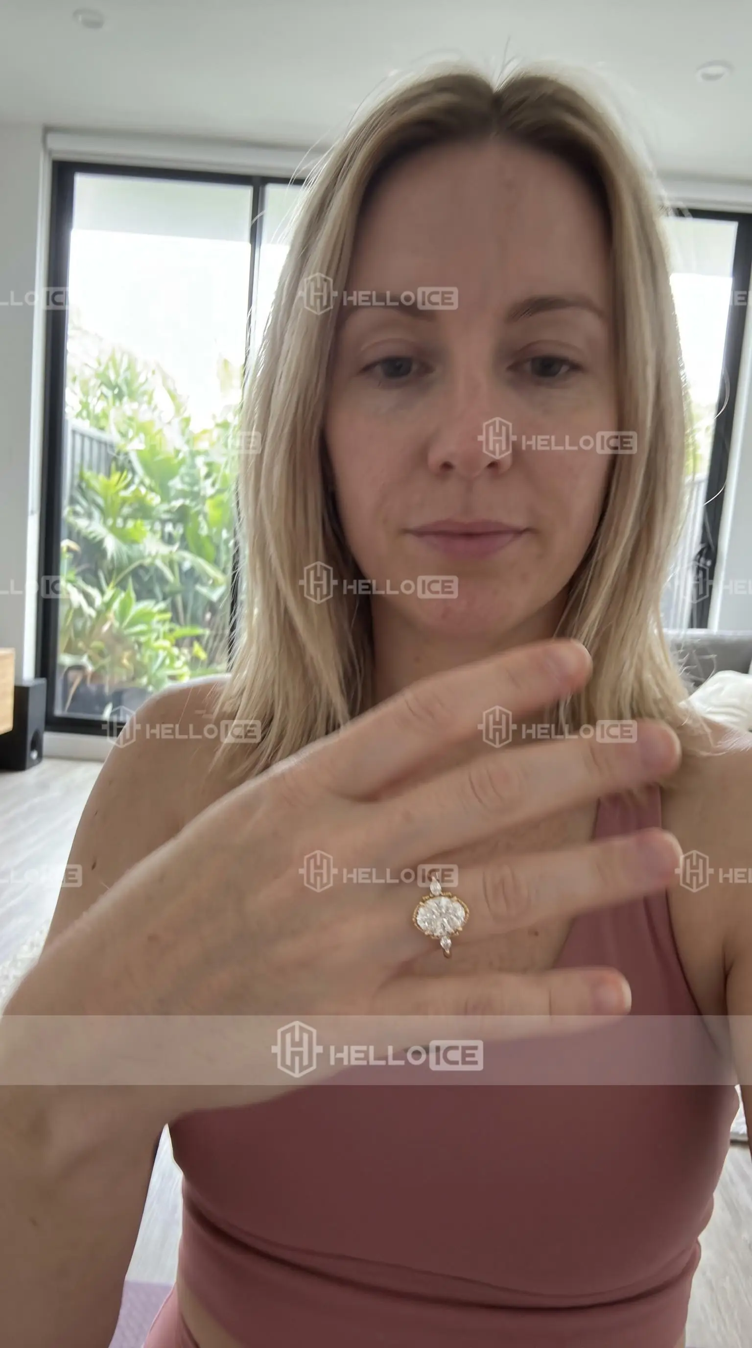 Helloice Review Image