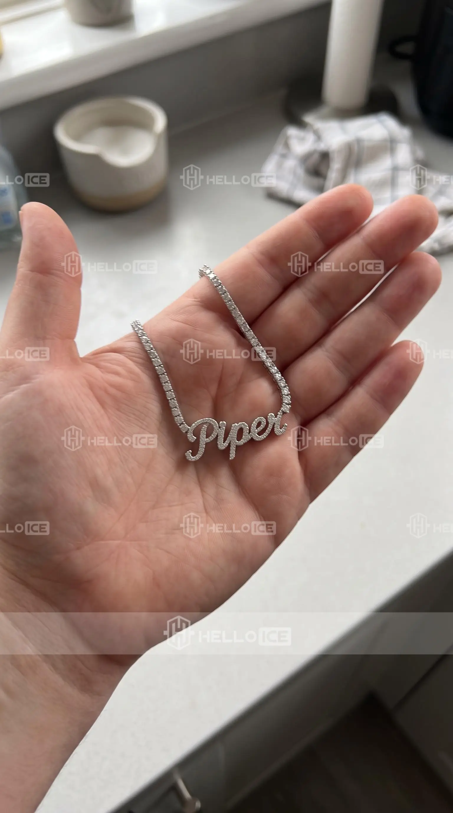 Helloice Review Image