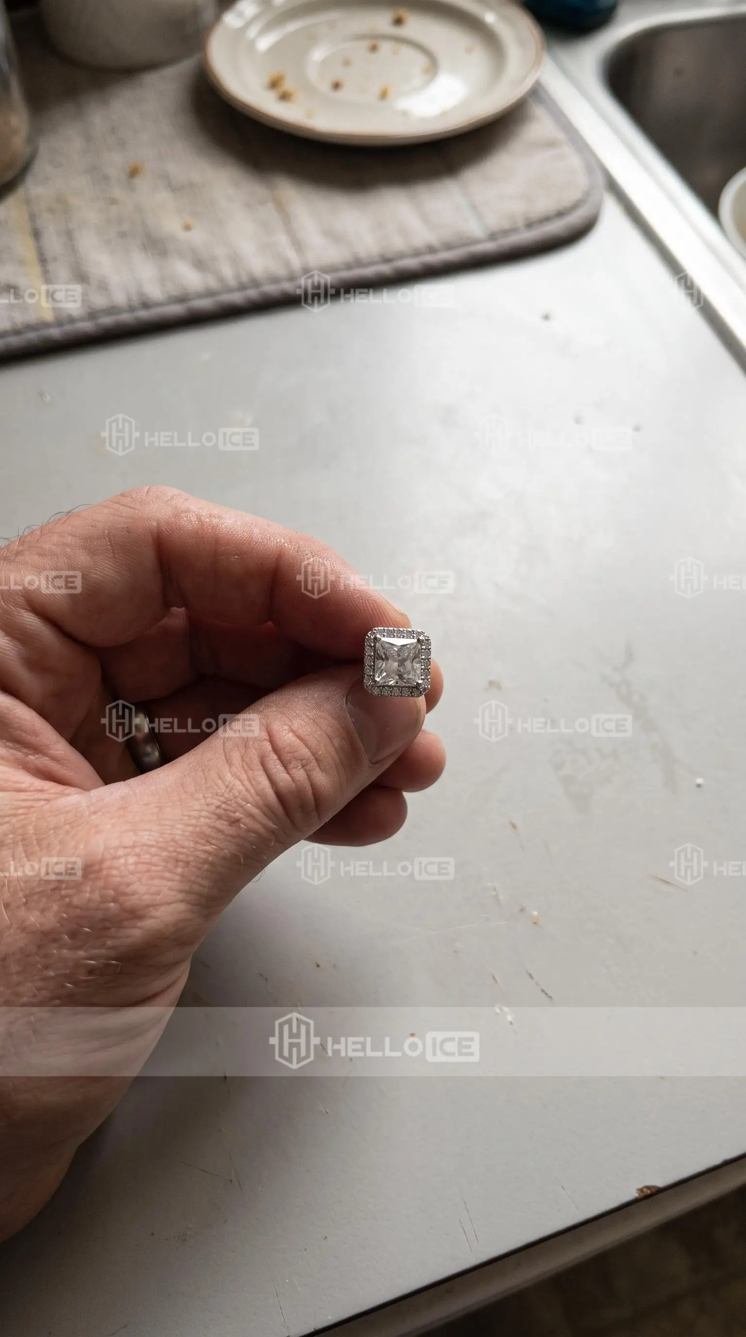 Helloice Review Image