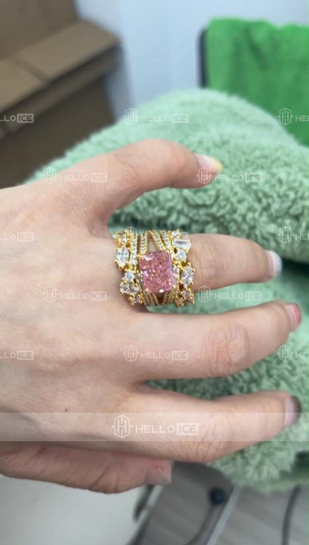 Helloice Review Image