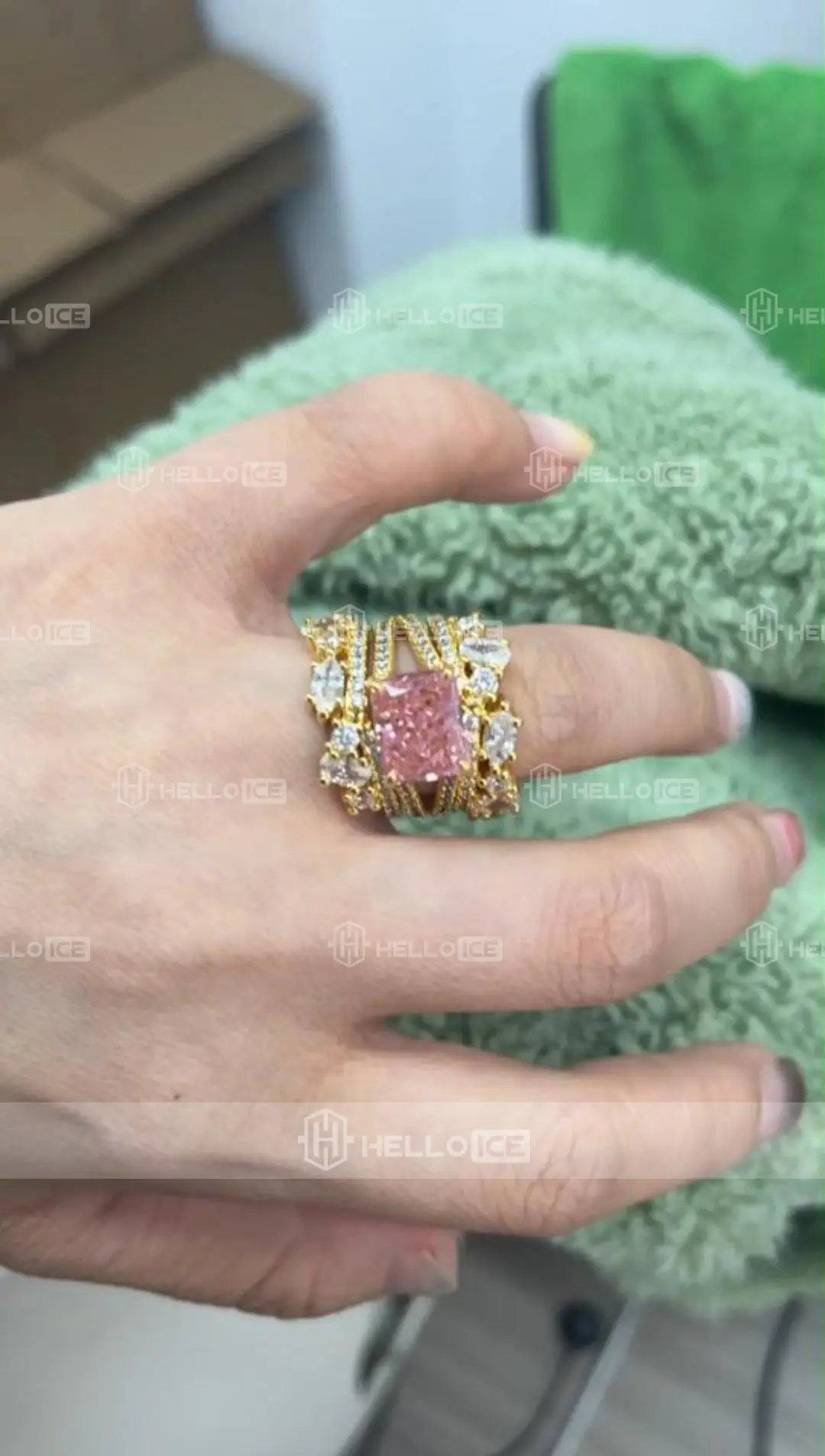 Helloice Review Image