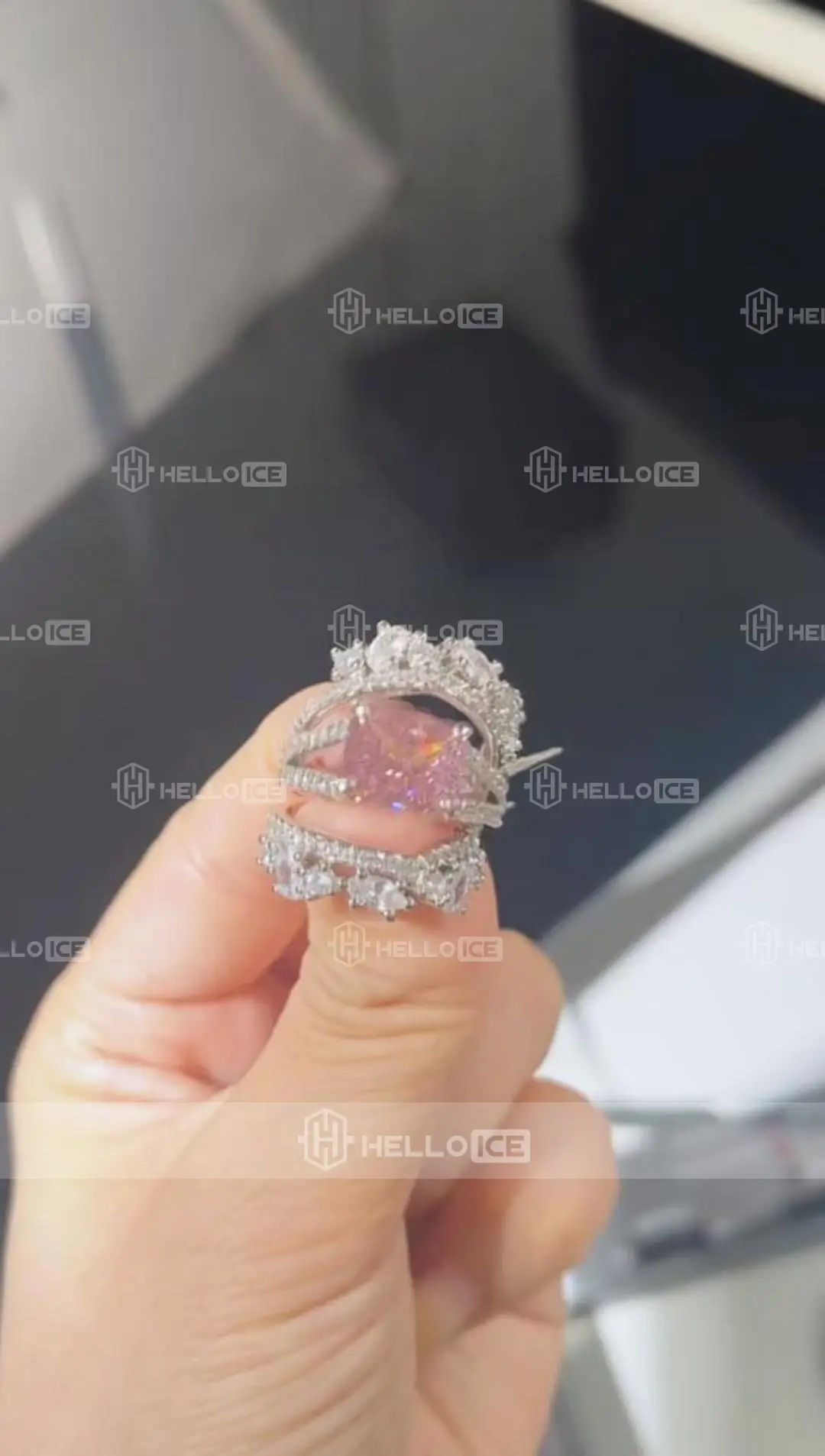 Helloice Review Image
