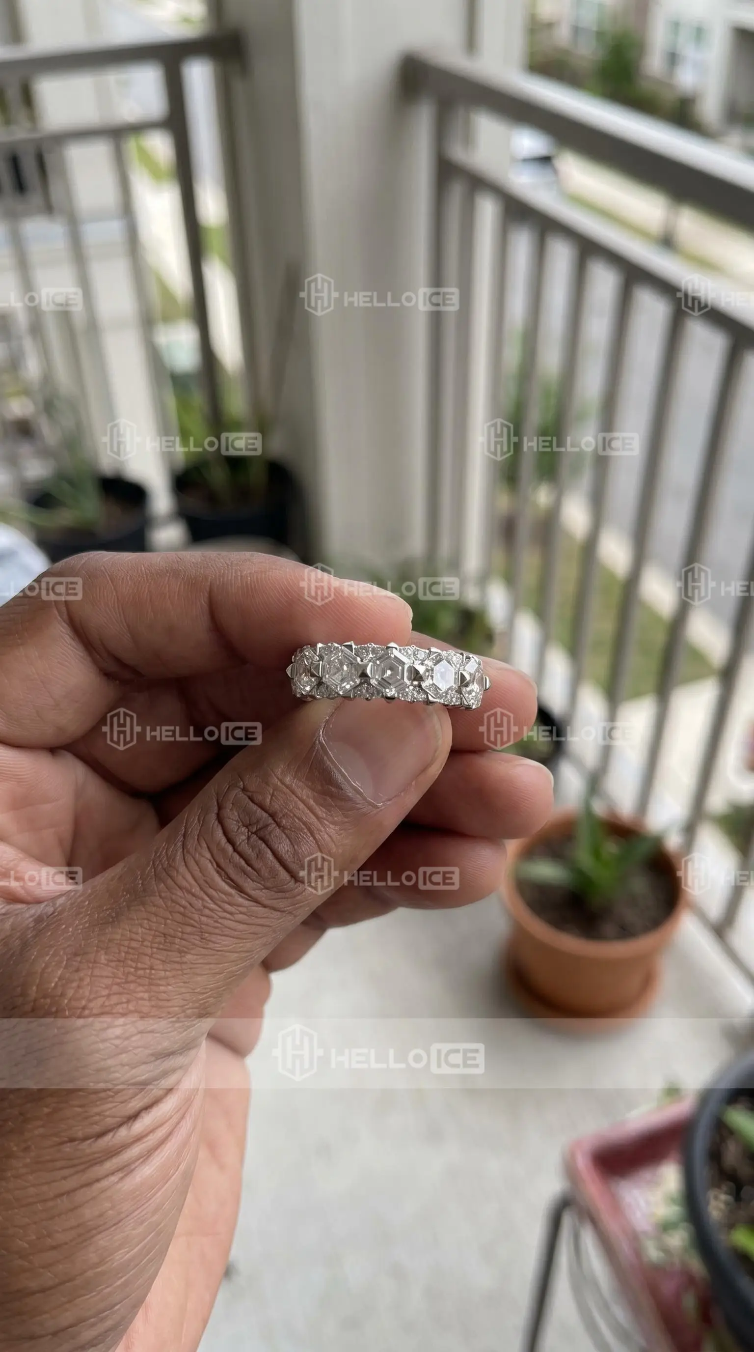 Helloice Review Image