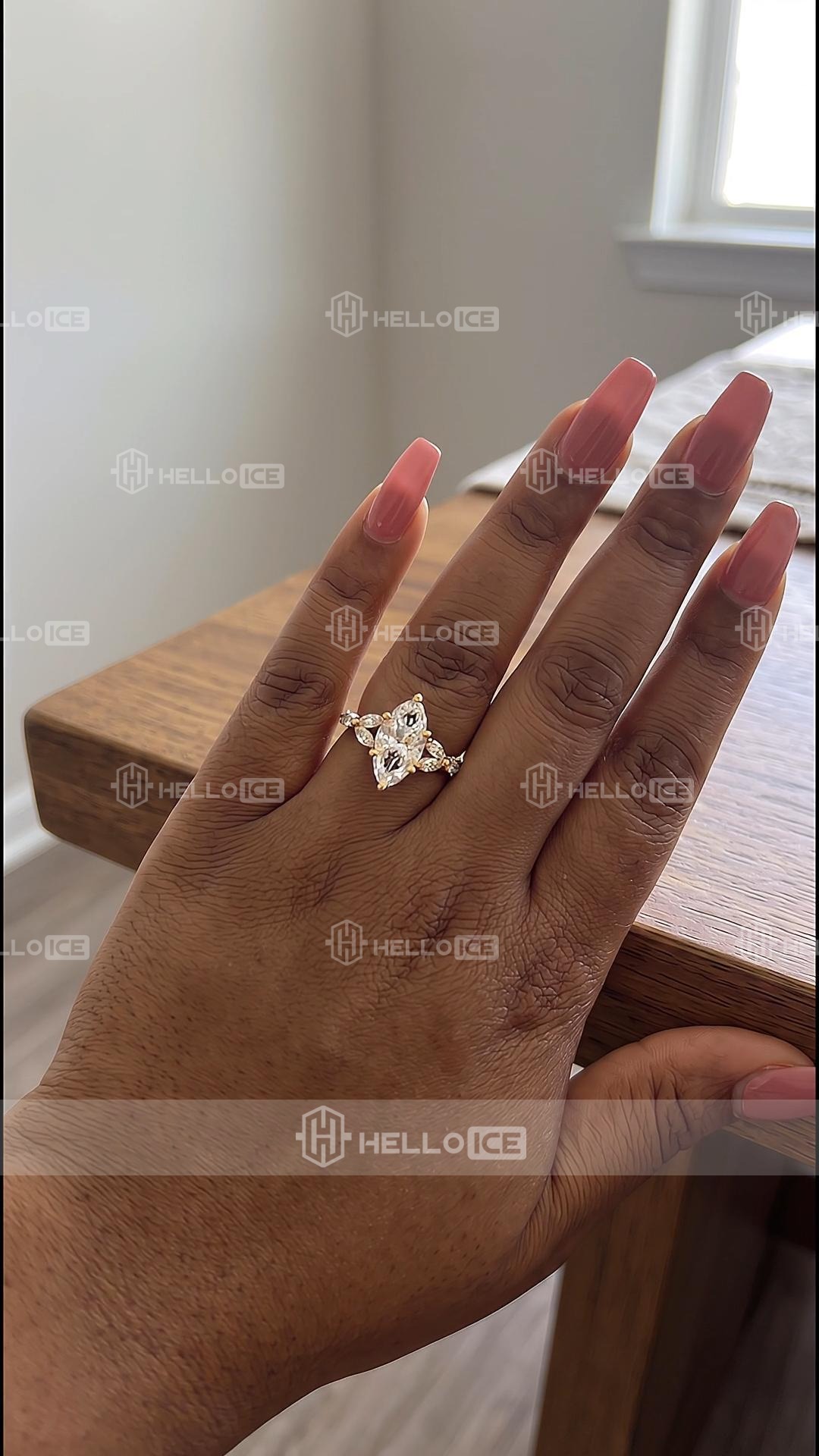 Helloice Review Image