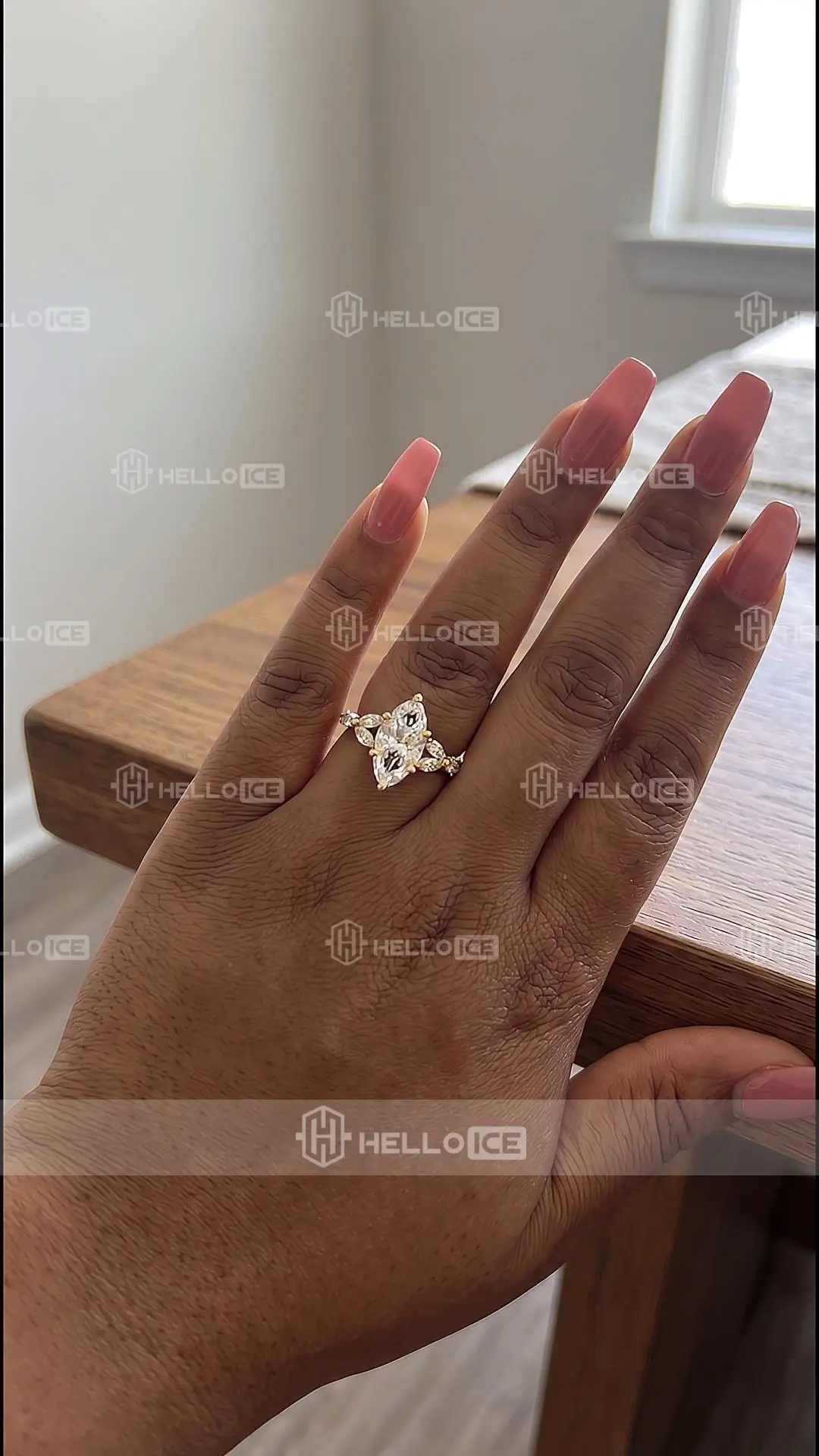 Helloice Review Image
