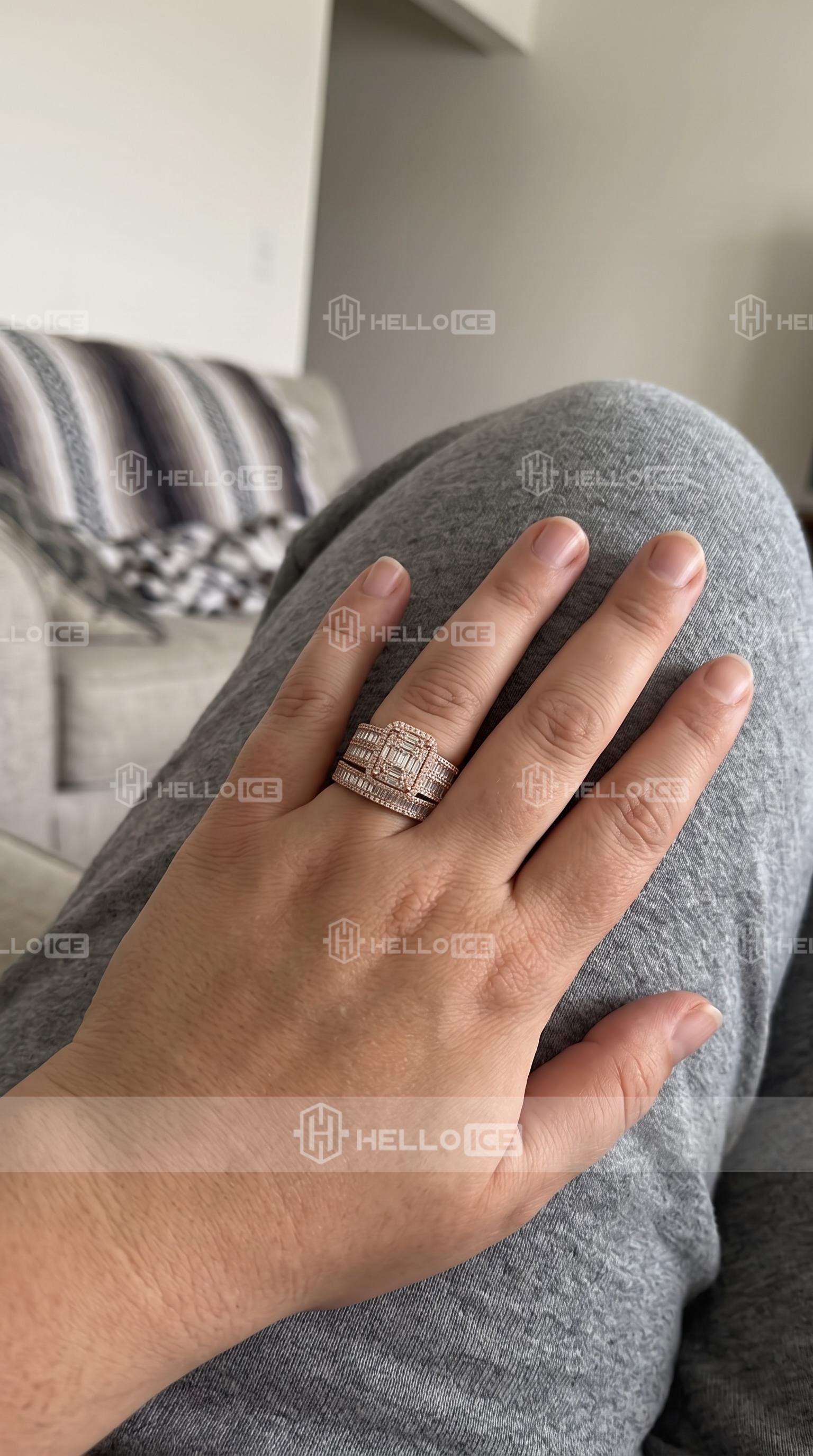 Helloice Review Image