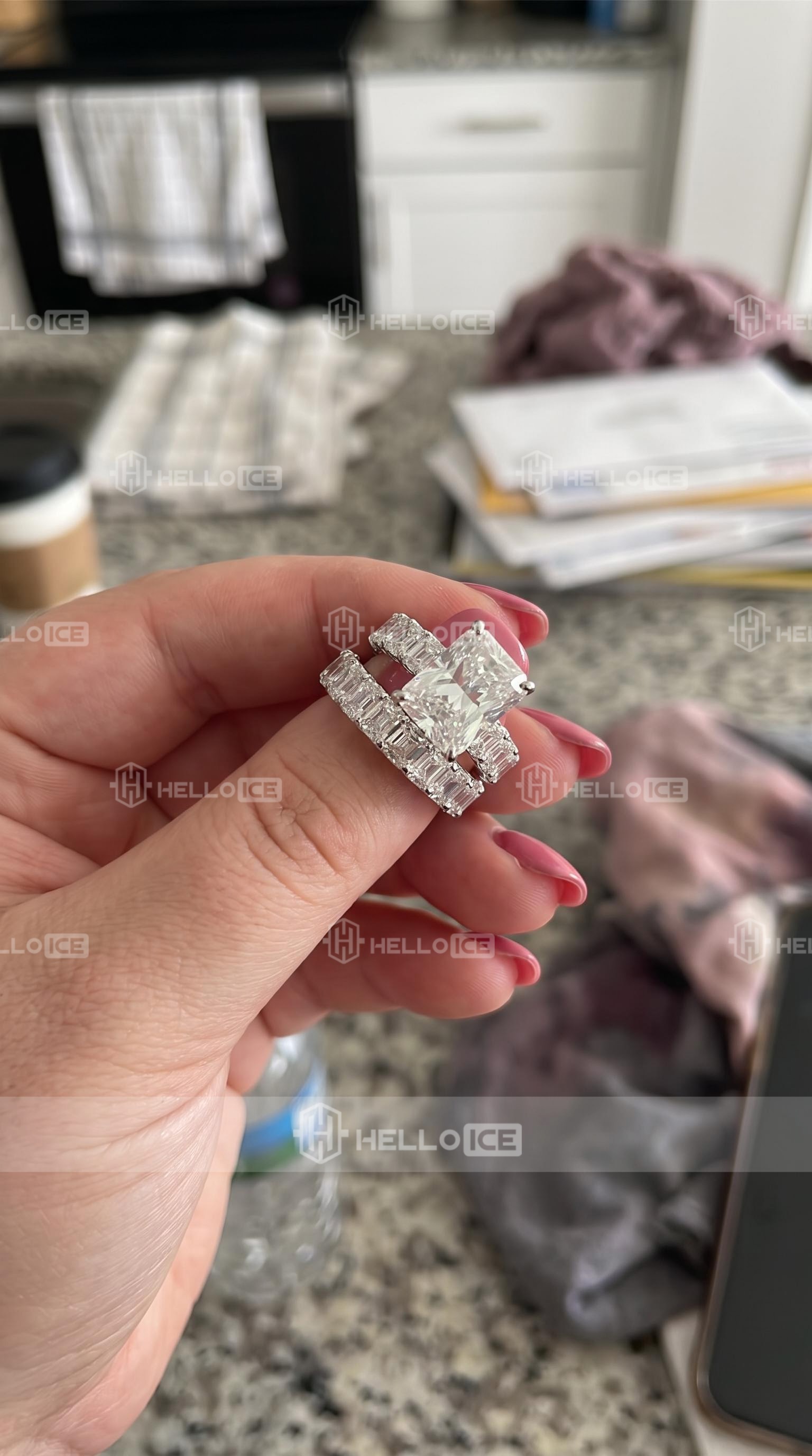 Helloice Review Image
