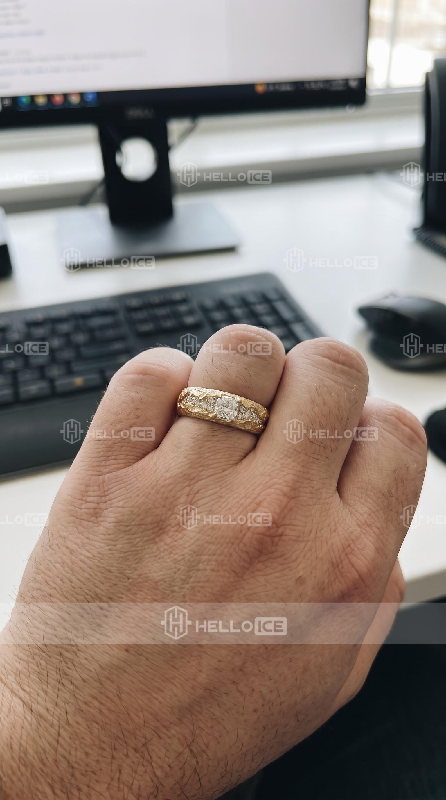 Helloice Review Image