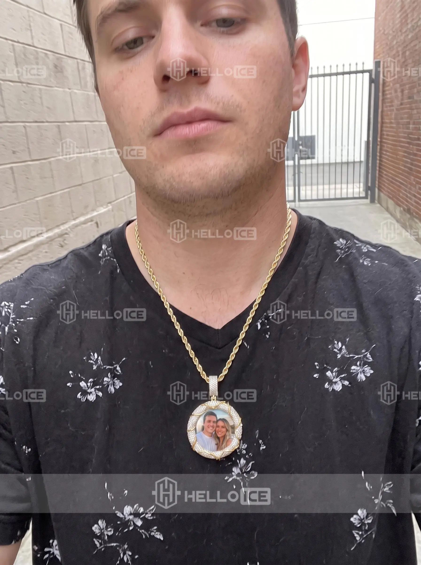 Helloice Review Image