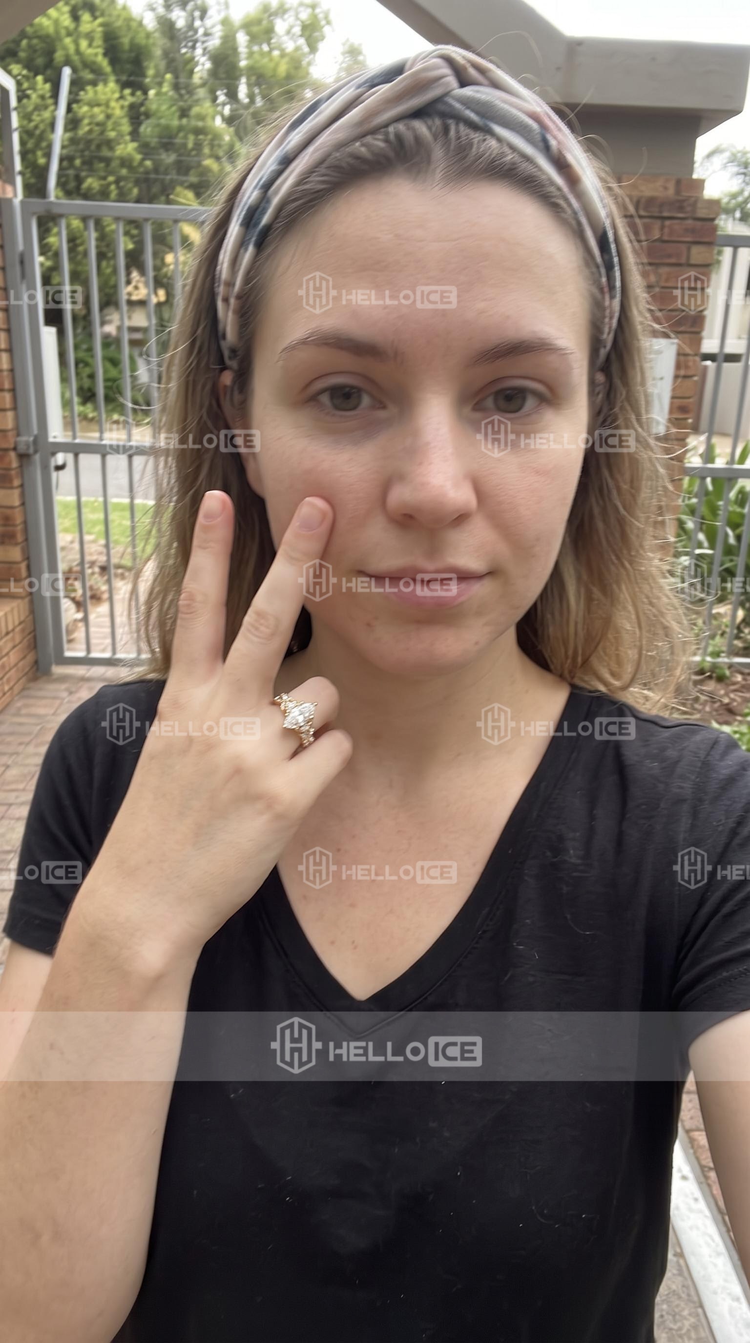 Helloice Review Image