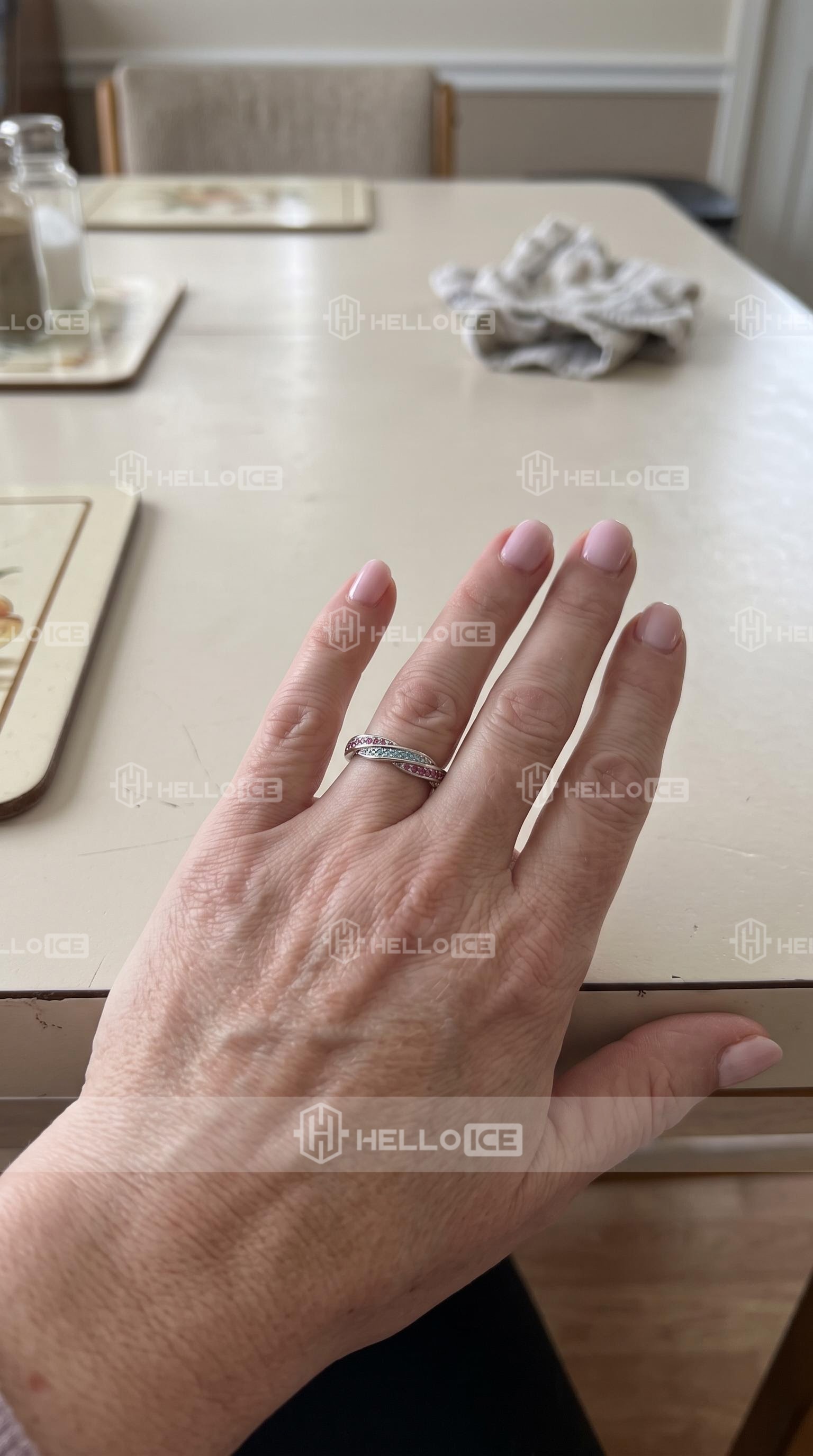 Helloice Review Image
