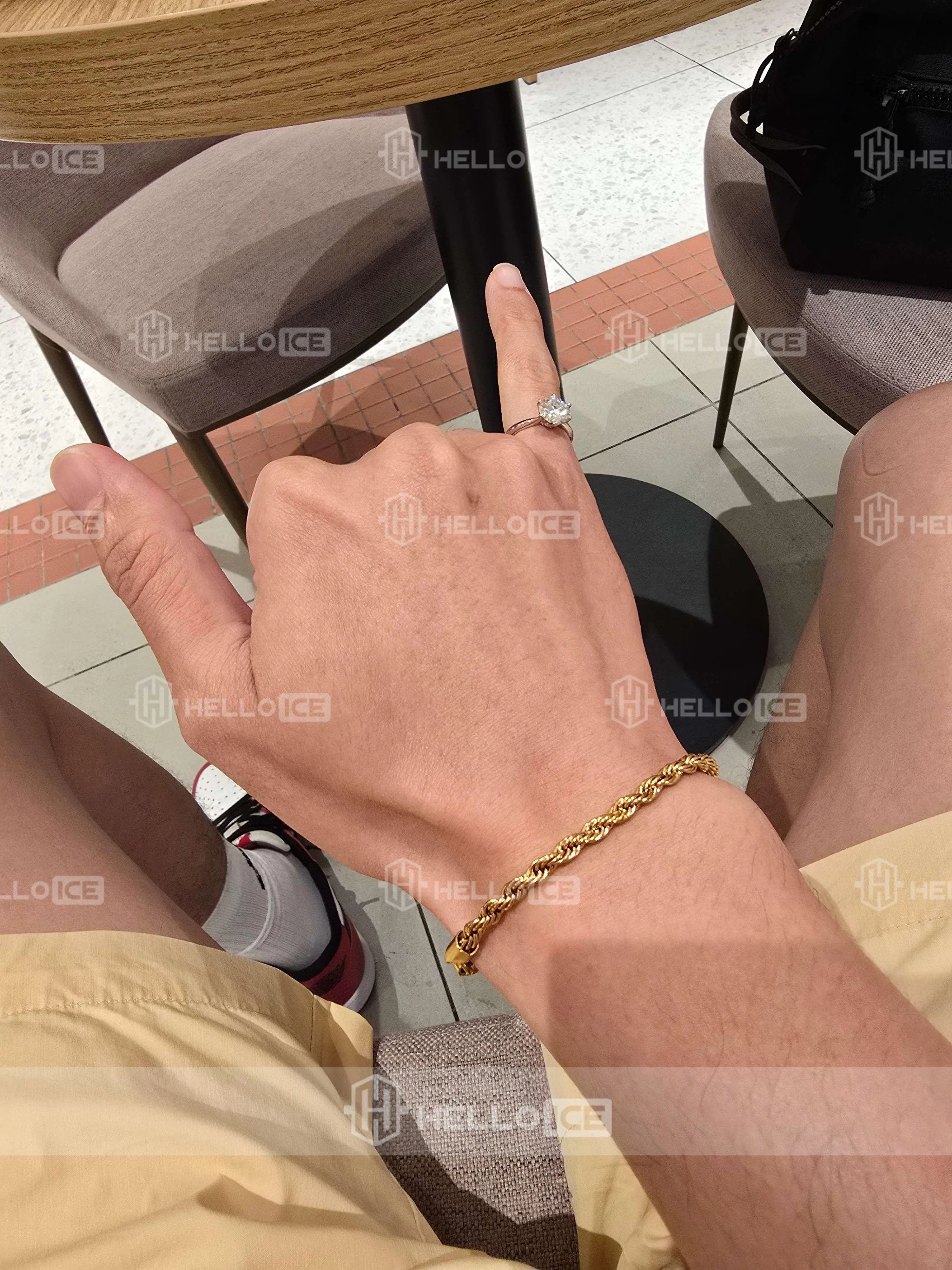 Helloice Review Image