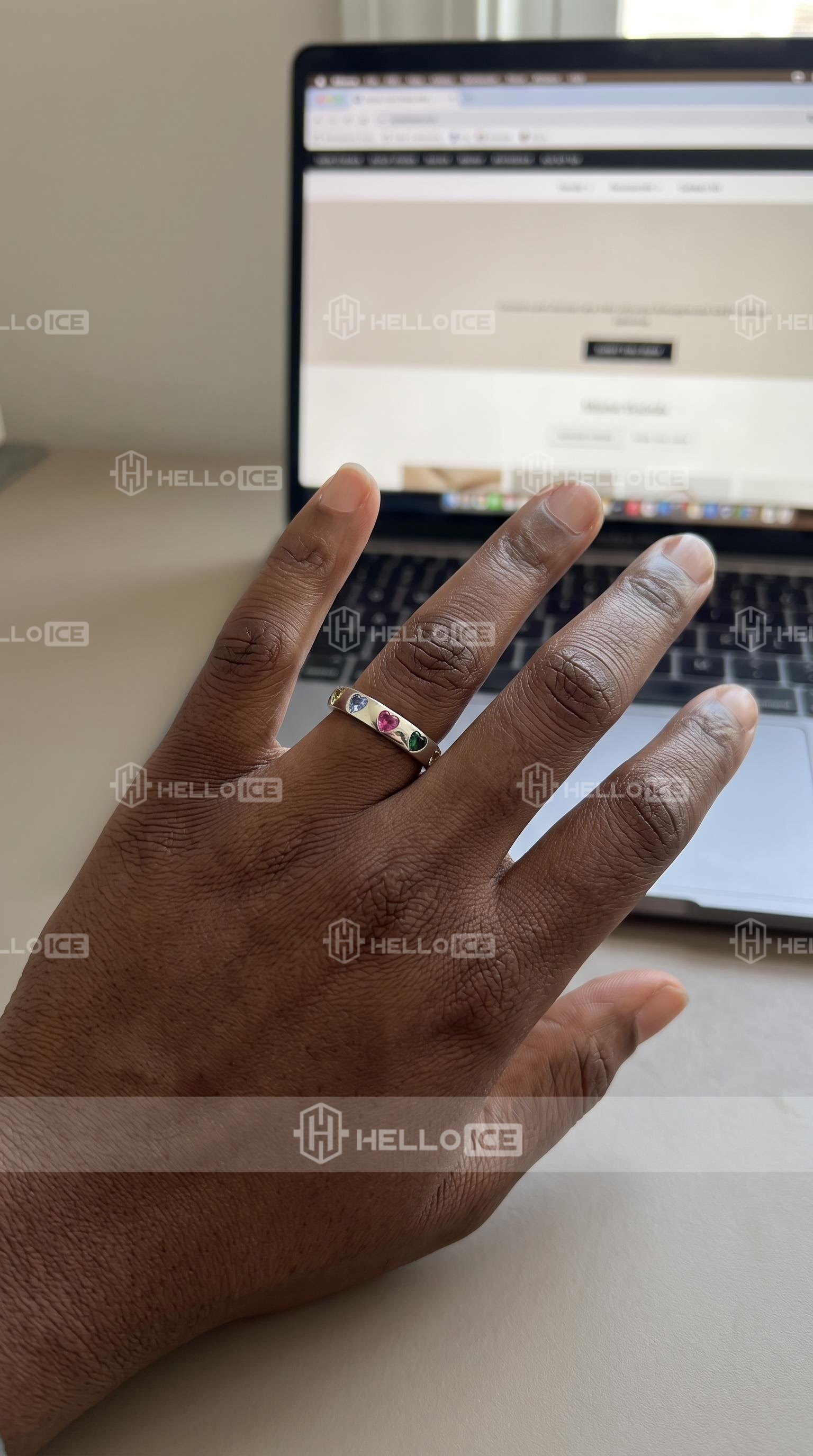 Helloice Review Image