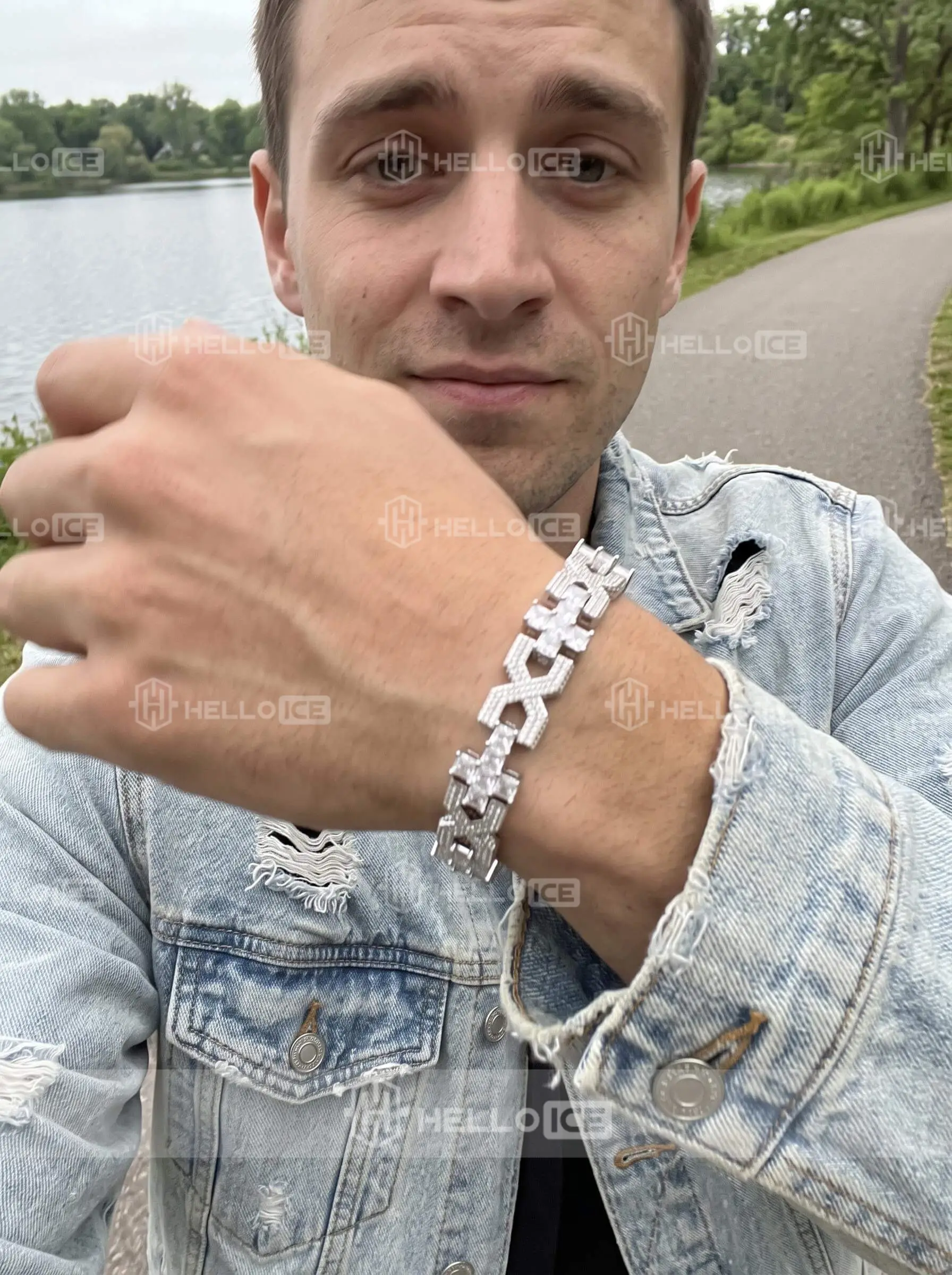 Helloice Review Image