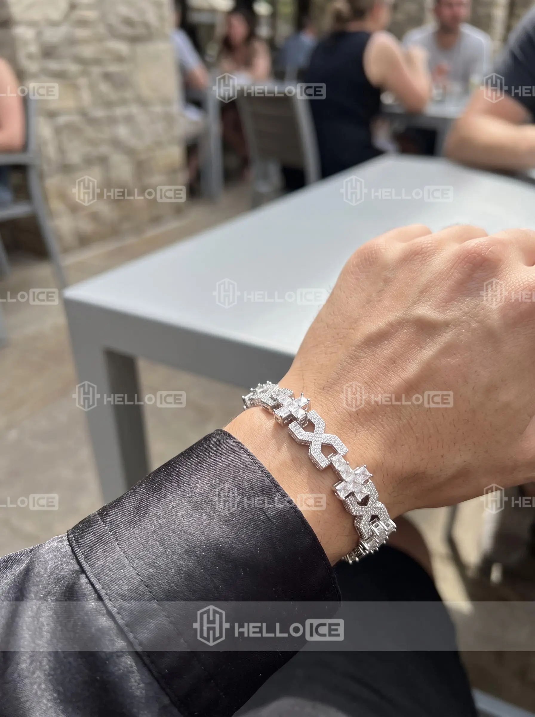 Helloice Review Image
