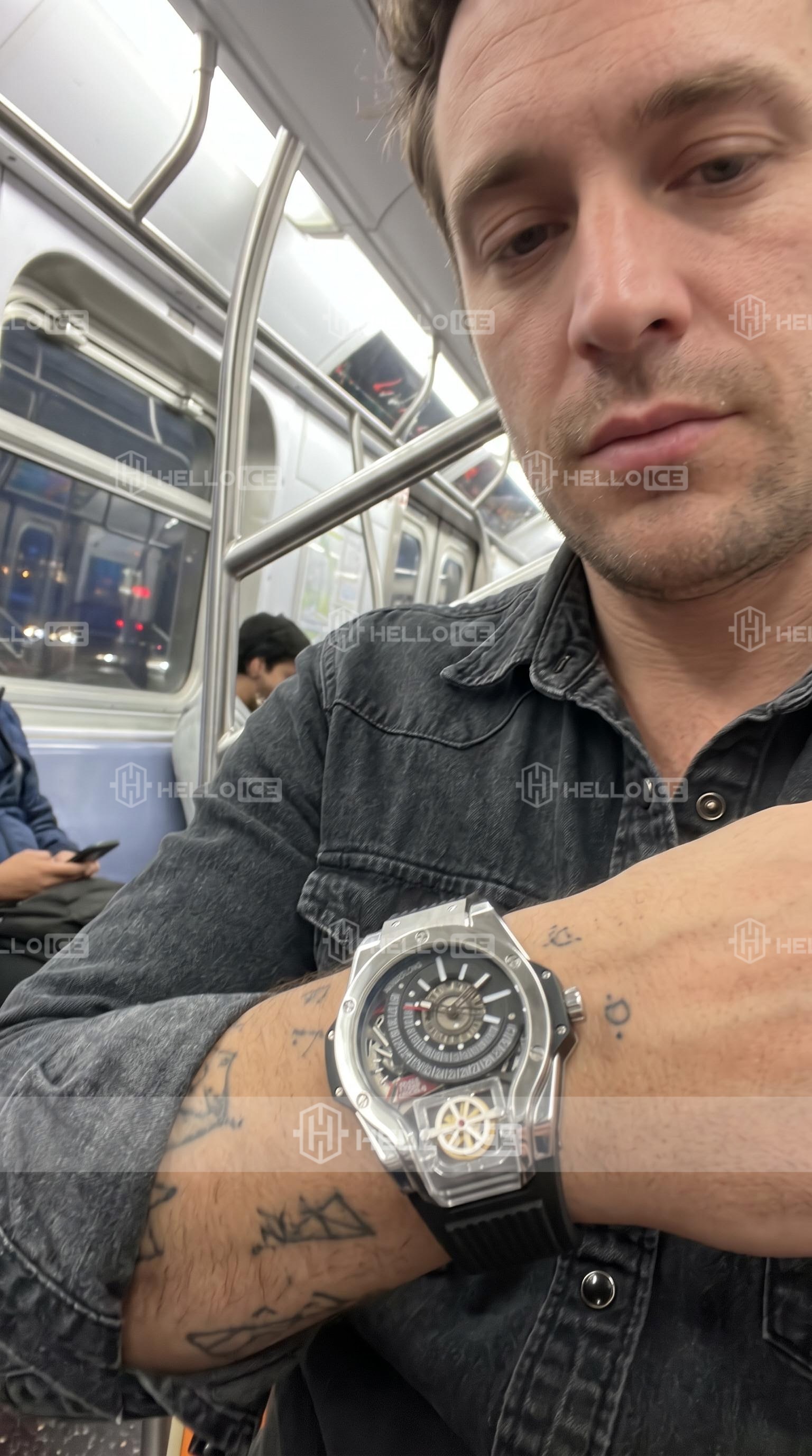 Helloice Review Image