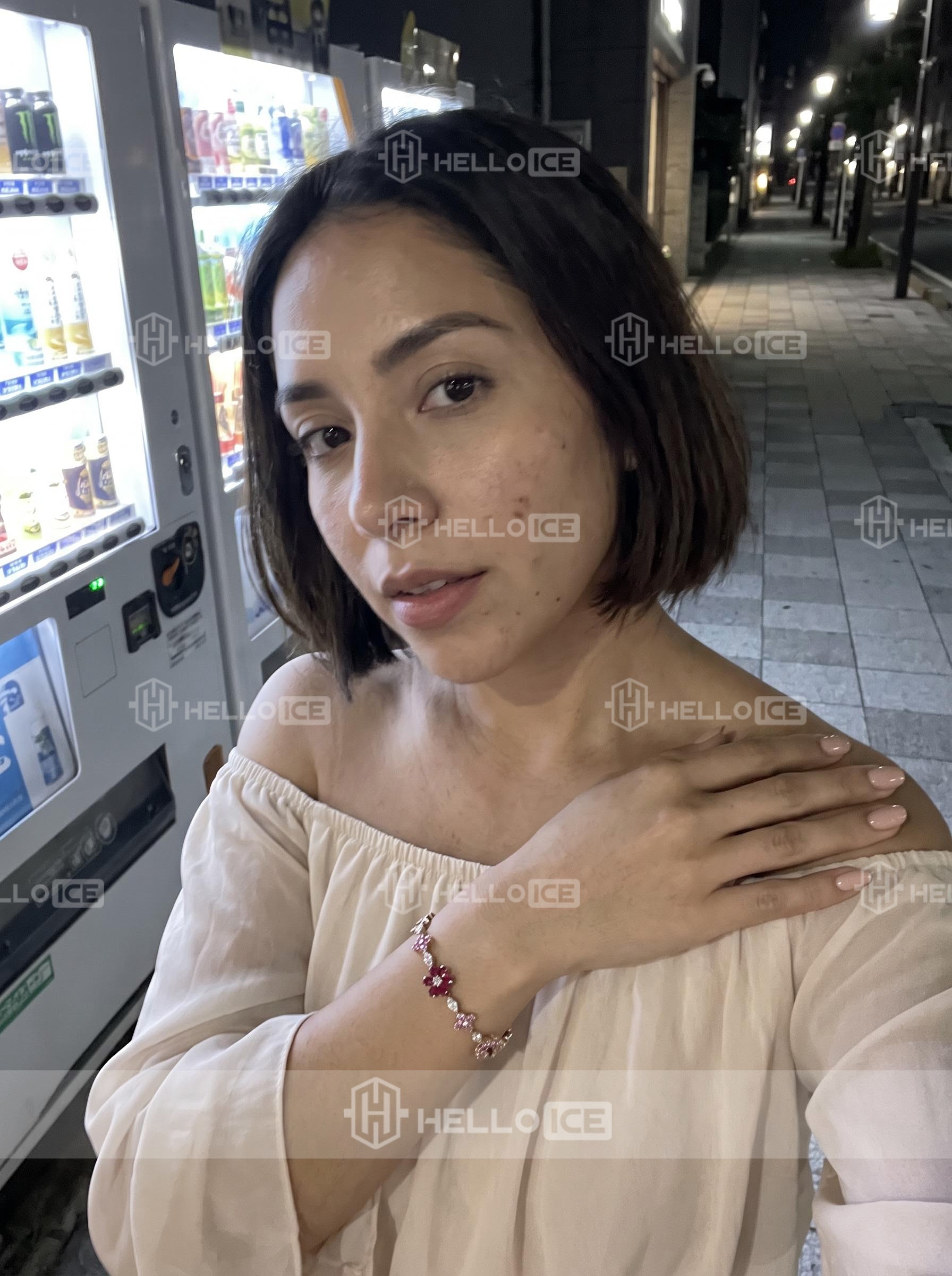 Helloice Review Image
