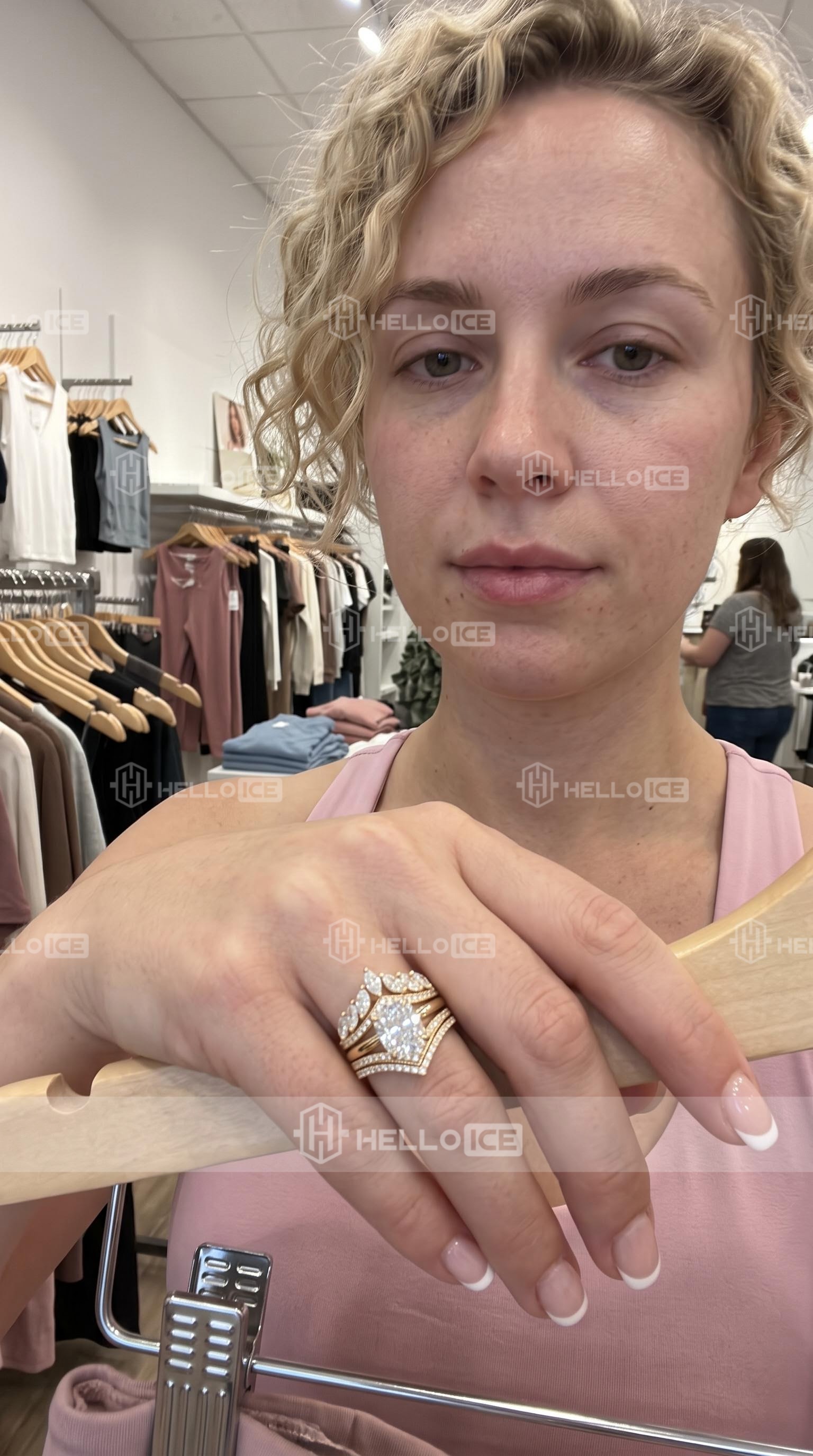 Helloice Review Image