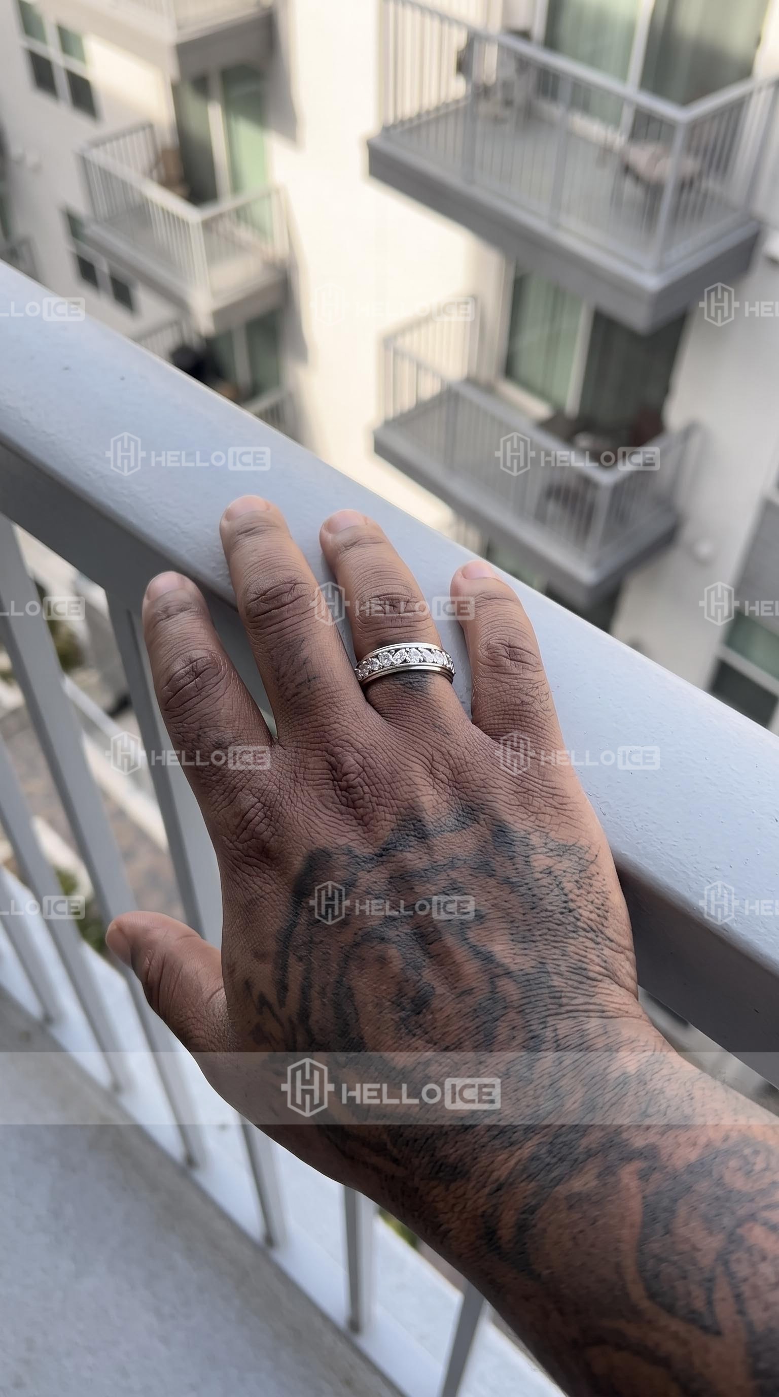 Helloice Review Image