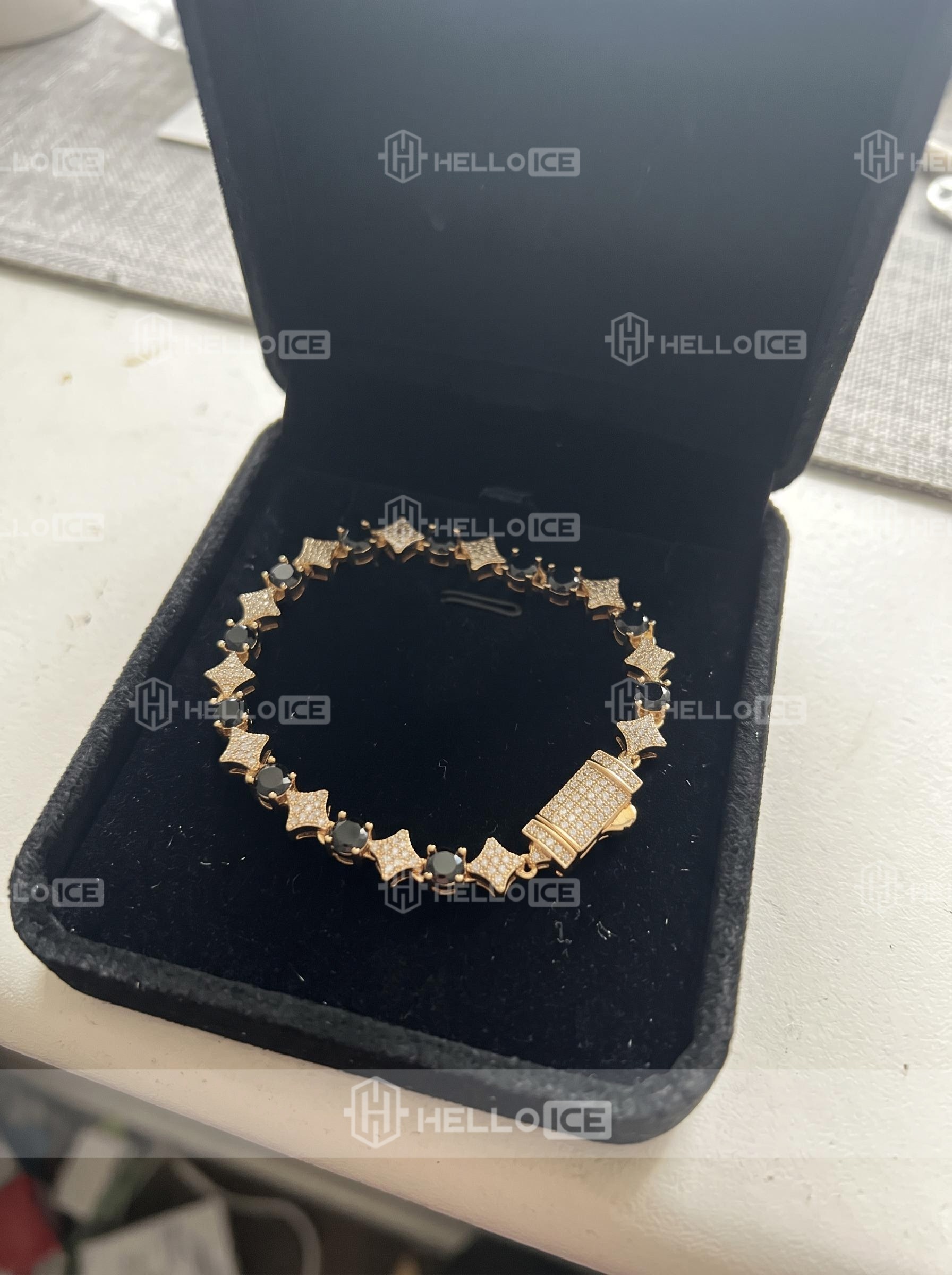 Helloice Review Image