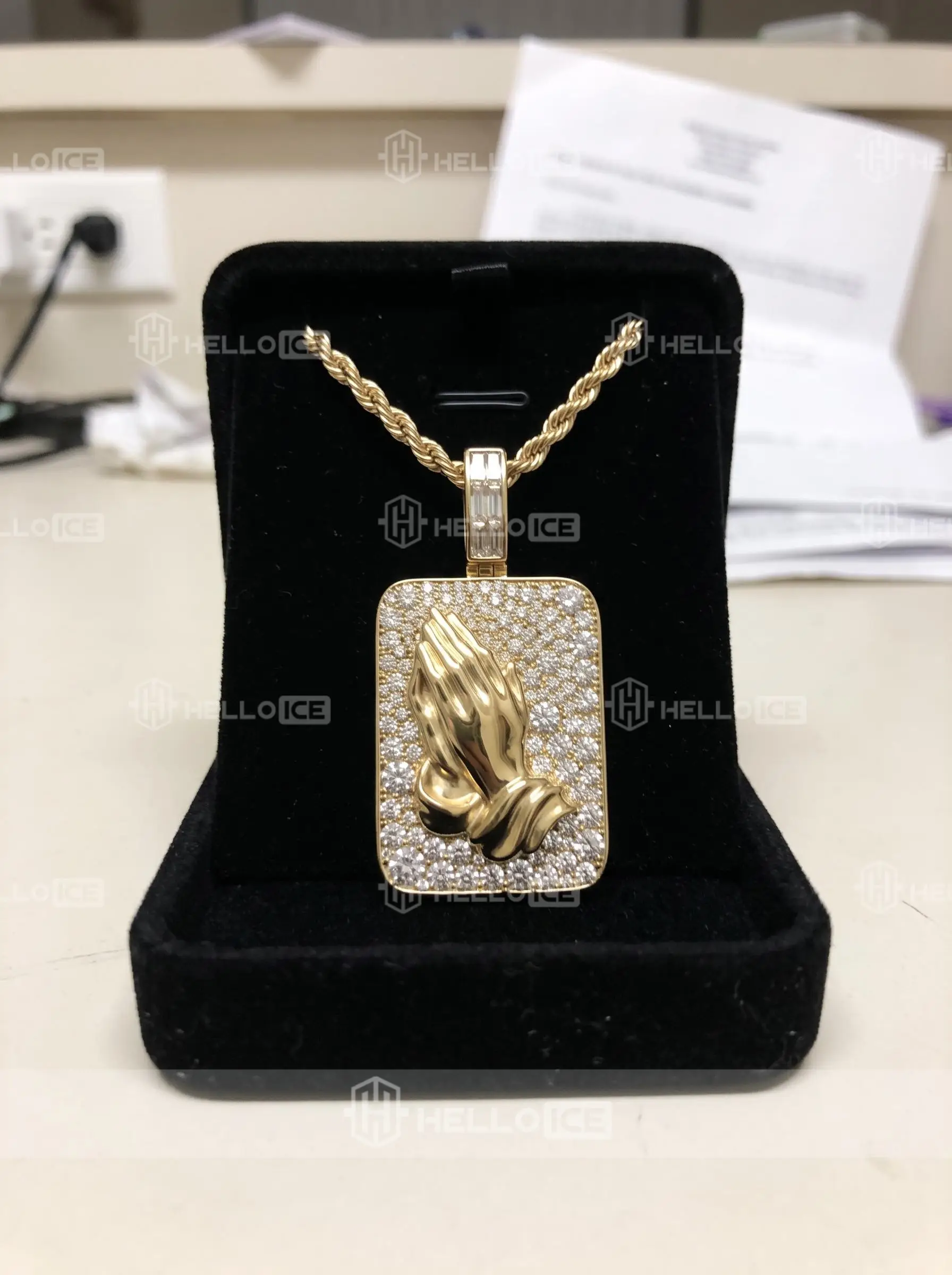 Helloice Review Image