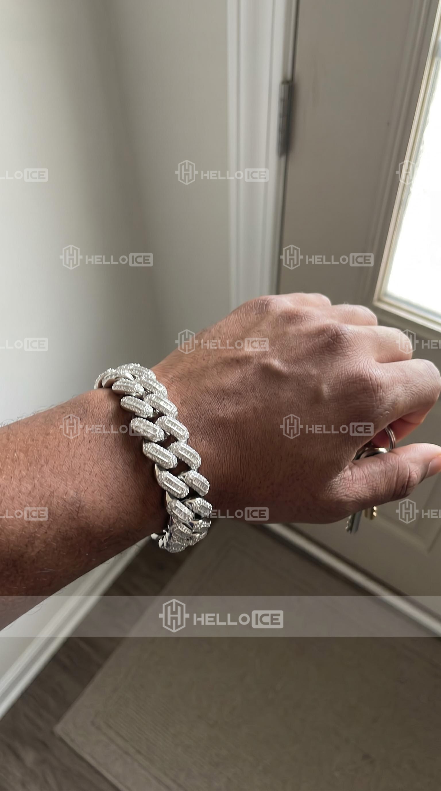 Helloice Review Image