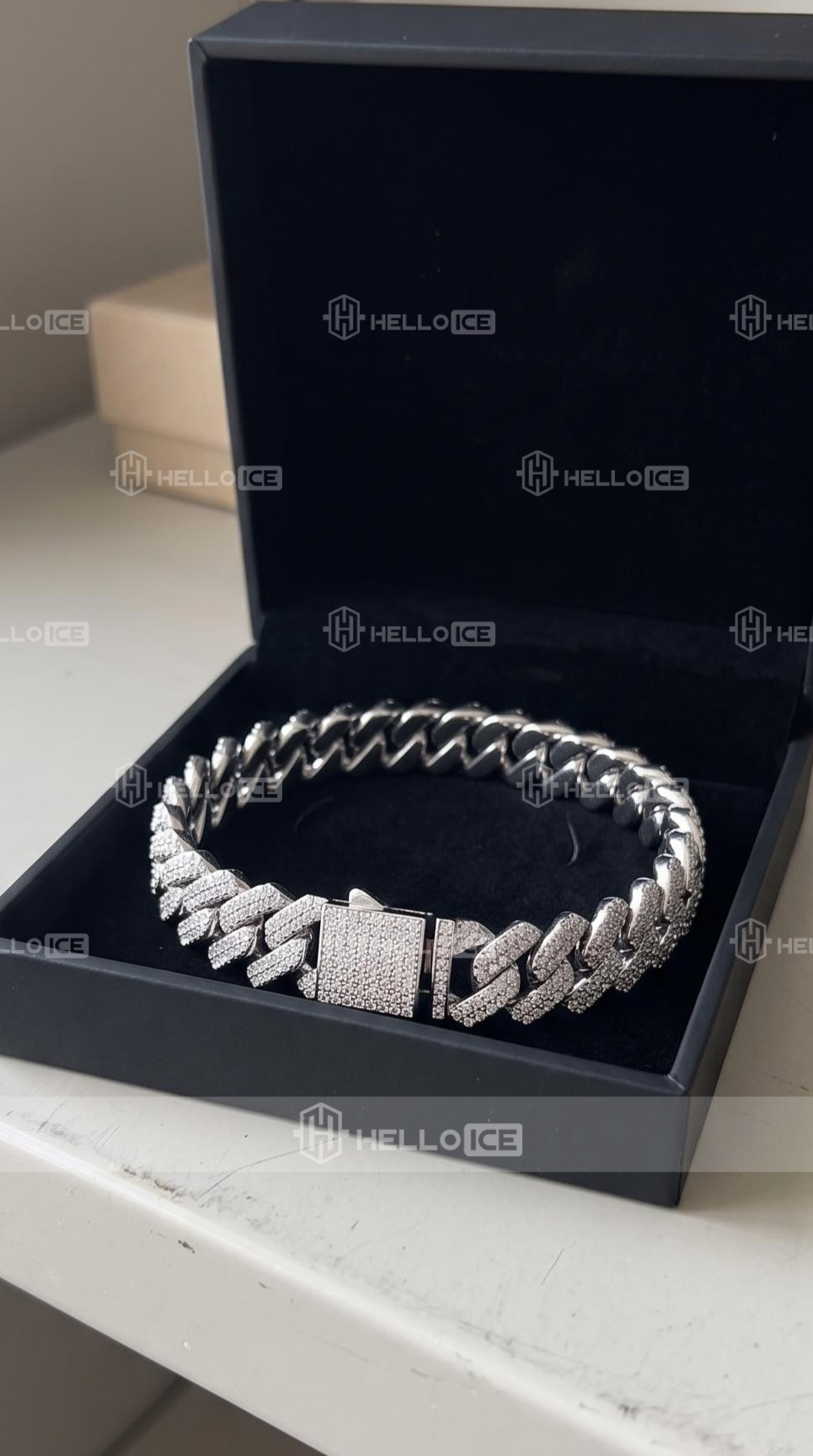 Helloice Review Image