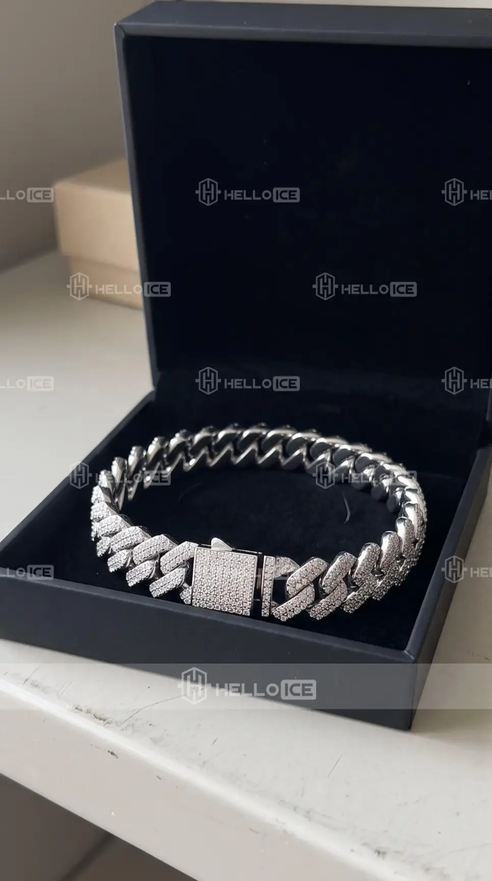 Helloice Review Image