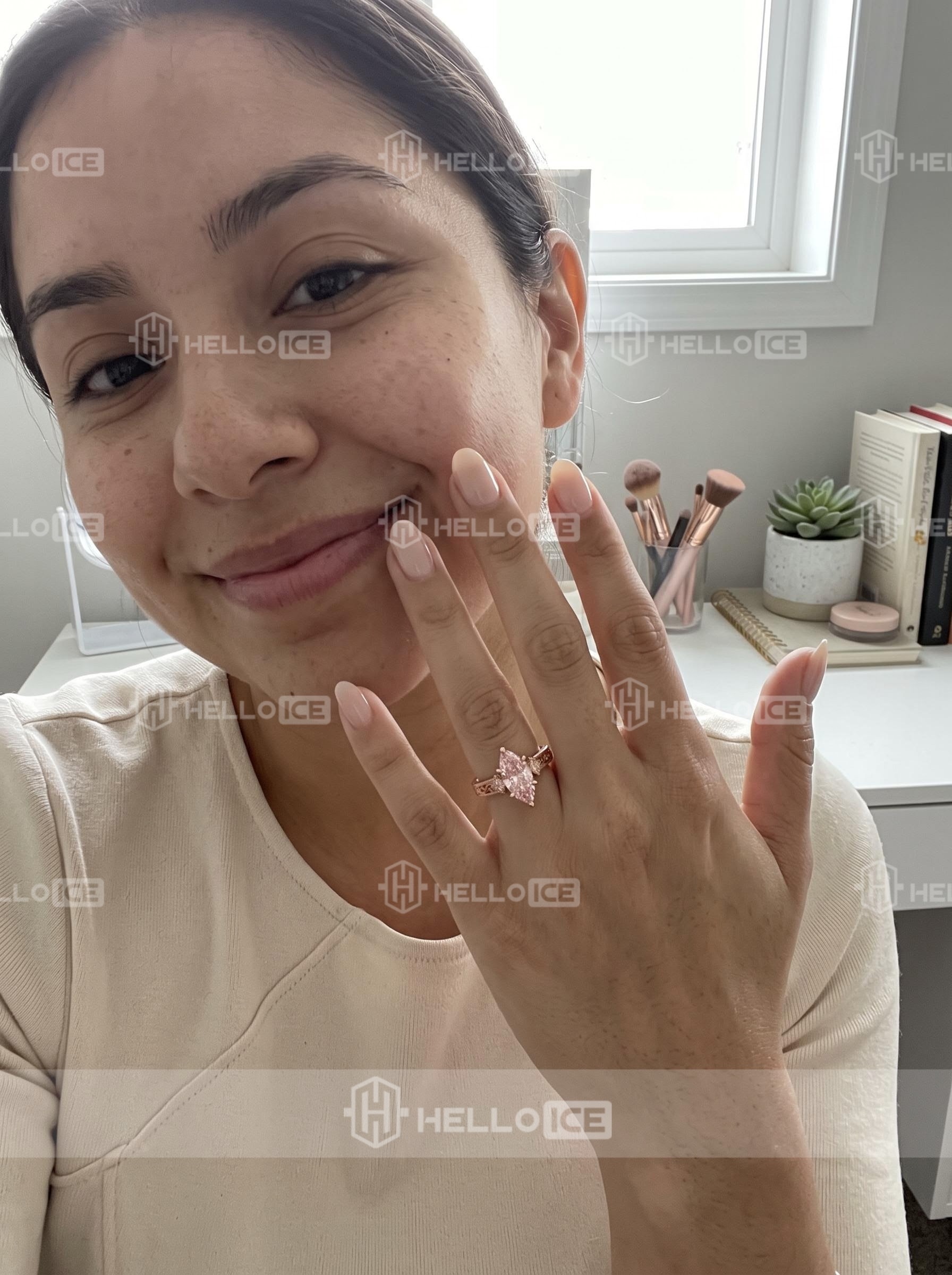 Helloice Review Image