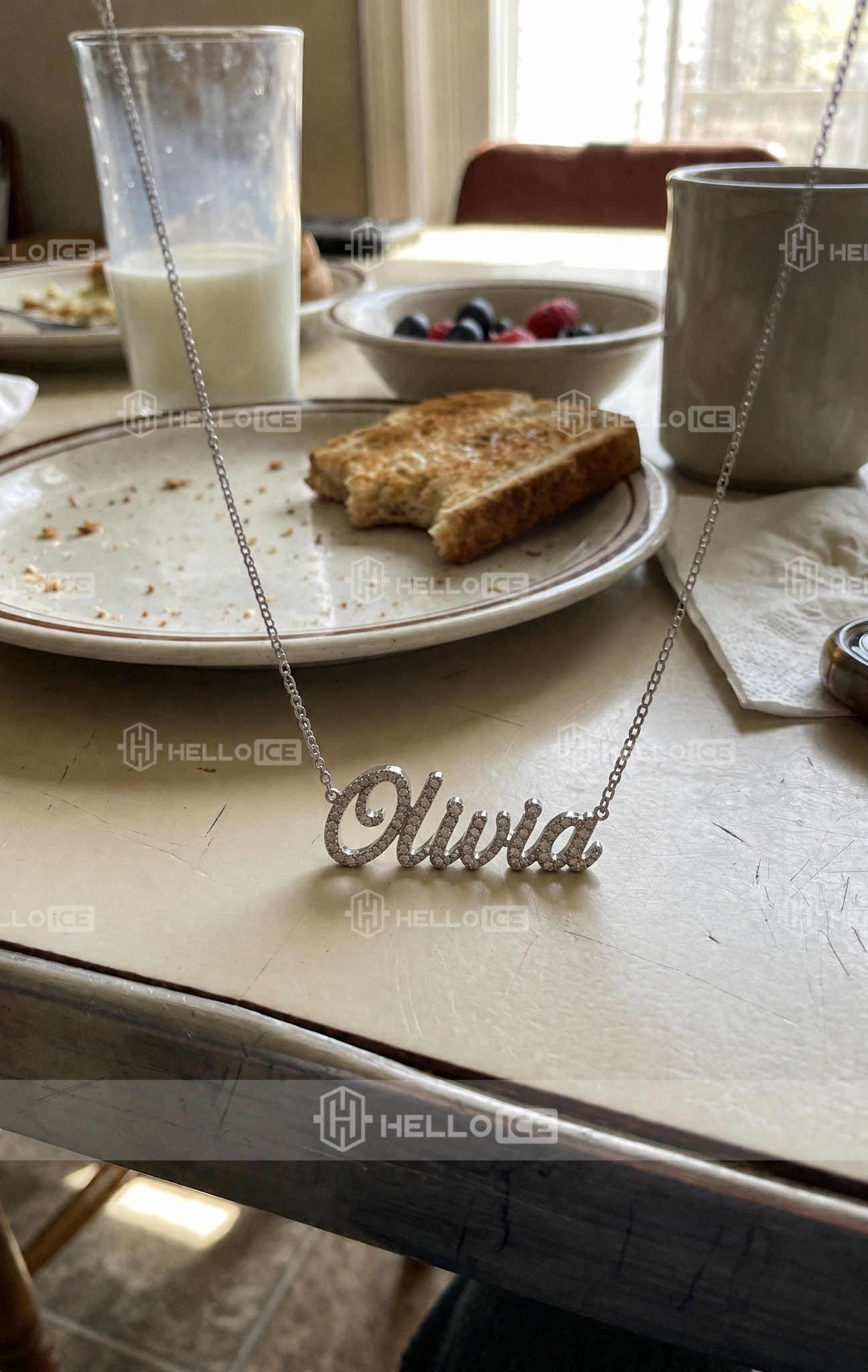 Helloice Review Image