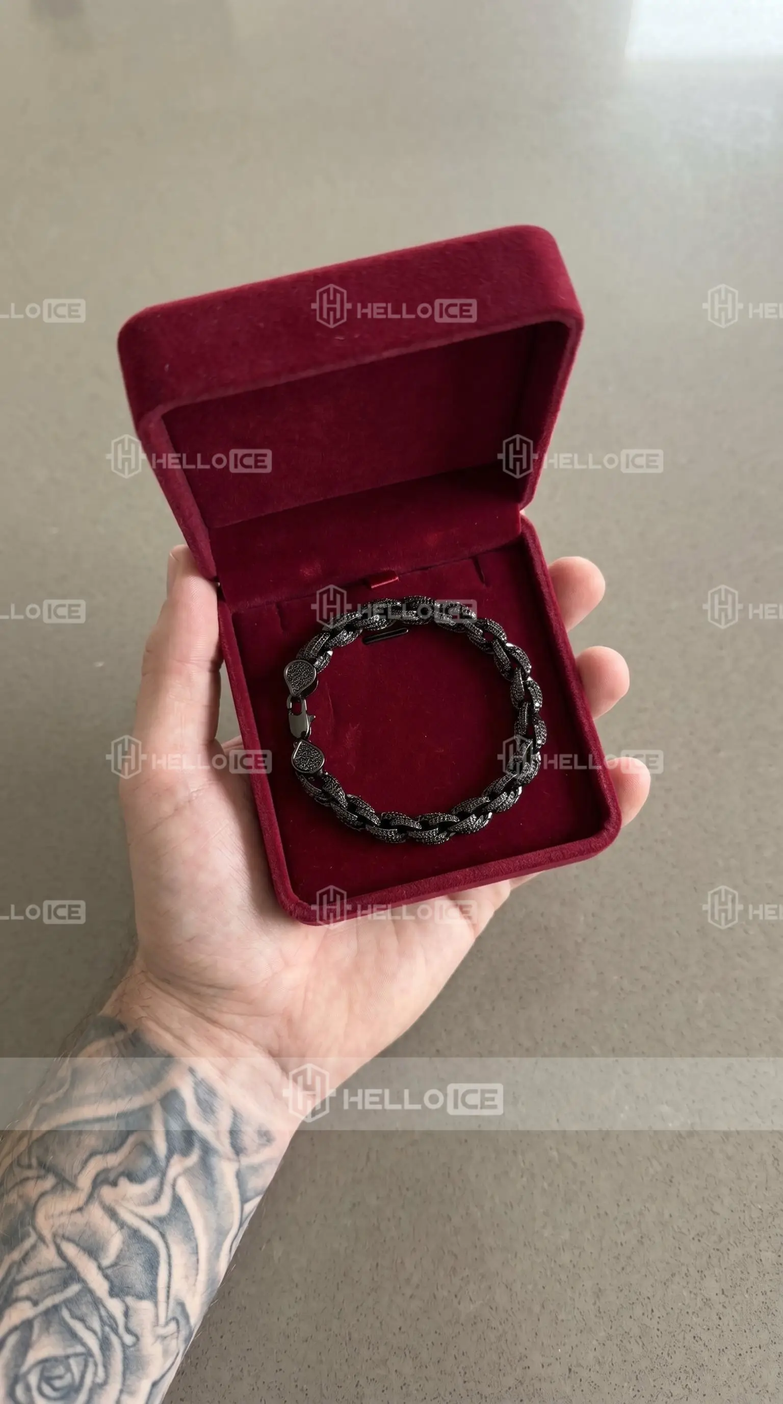 Helloice Review Image