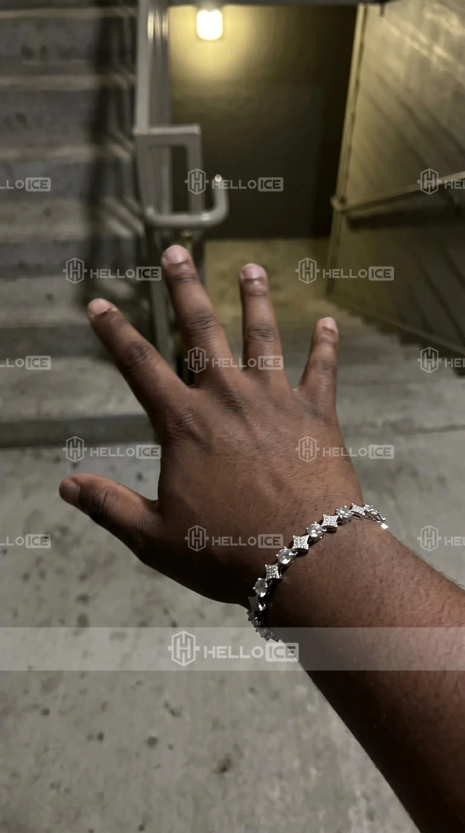 Helloice Review Image