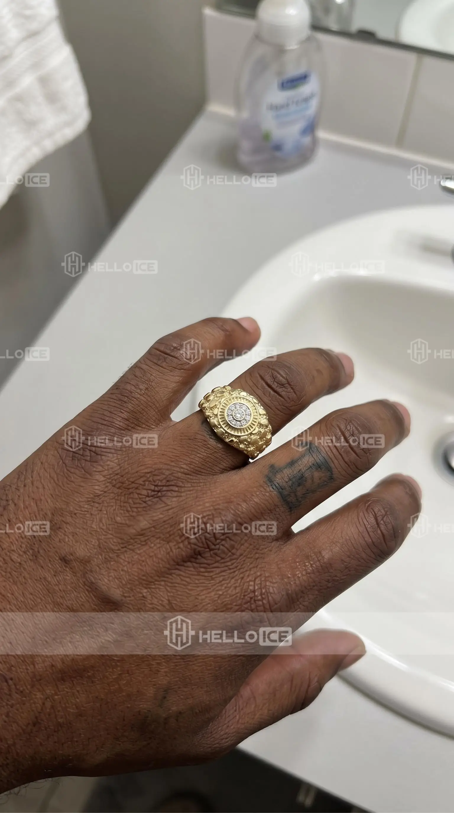 Helloice Review Image