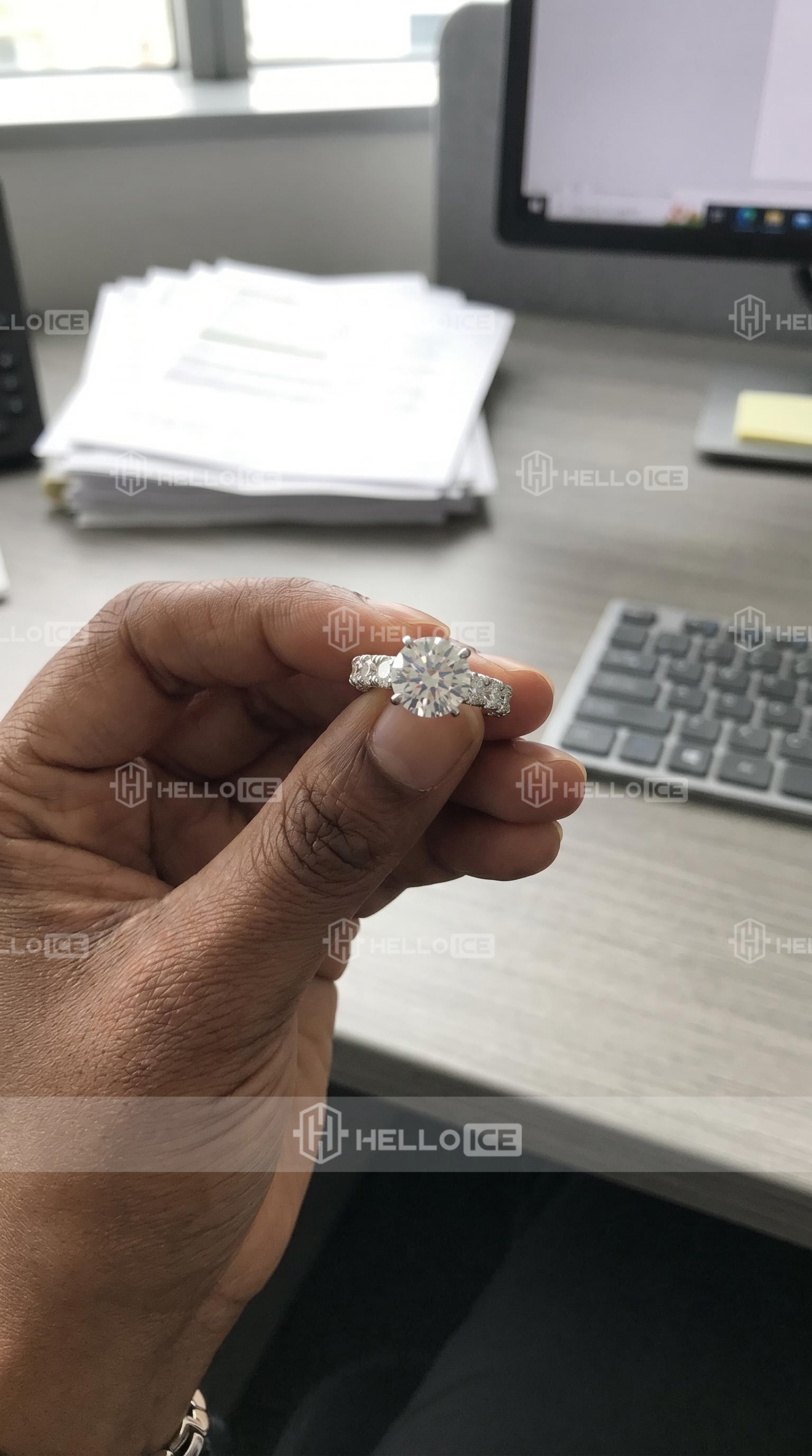 Helloice Review Image