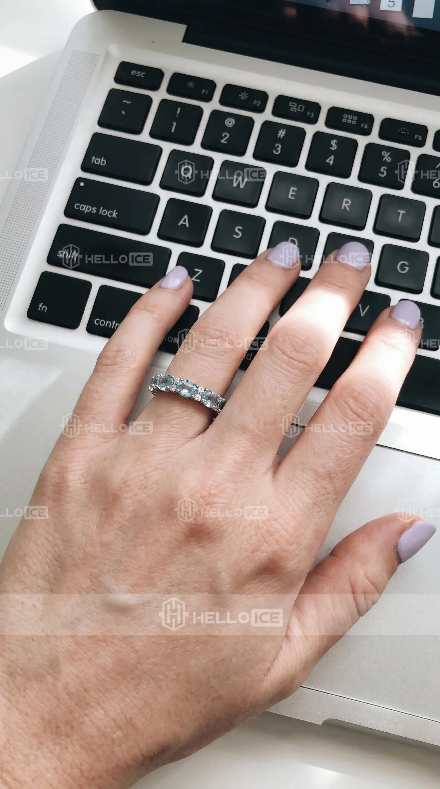 Helloice Review Image