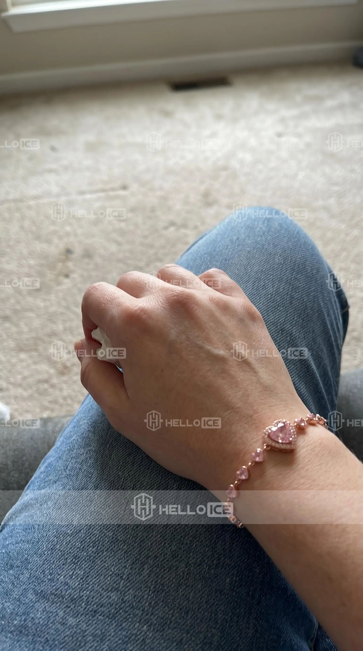 Helloice Review Image