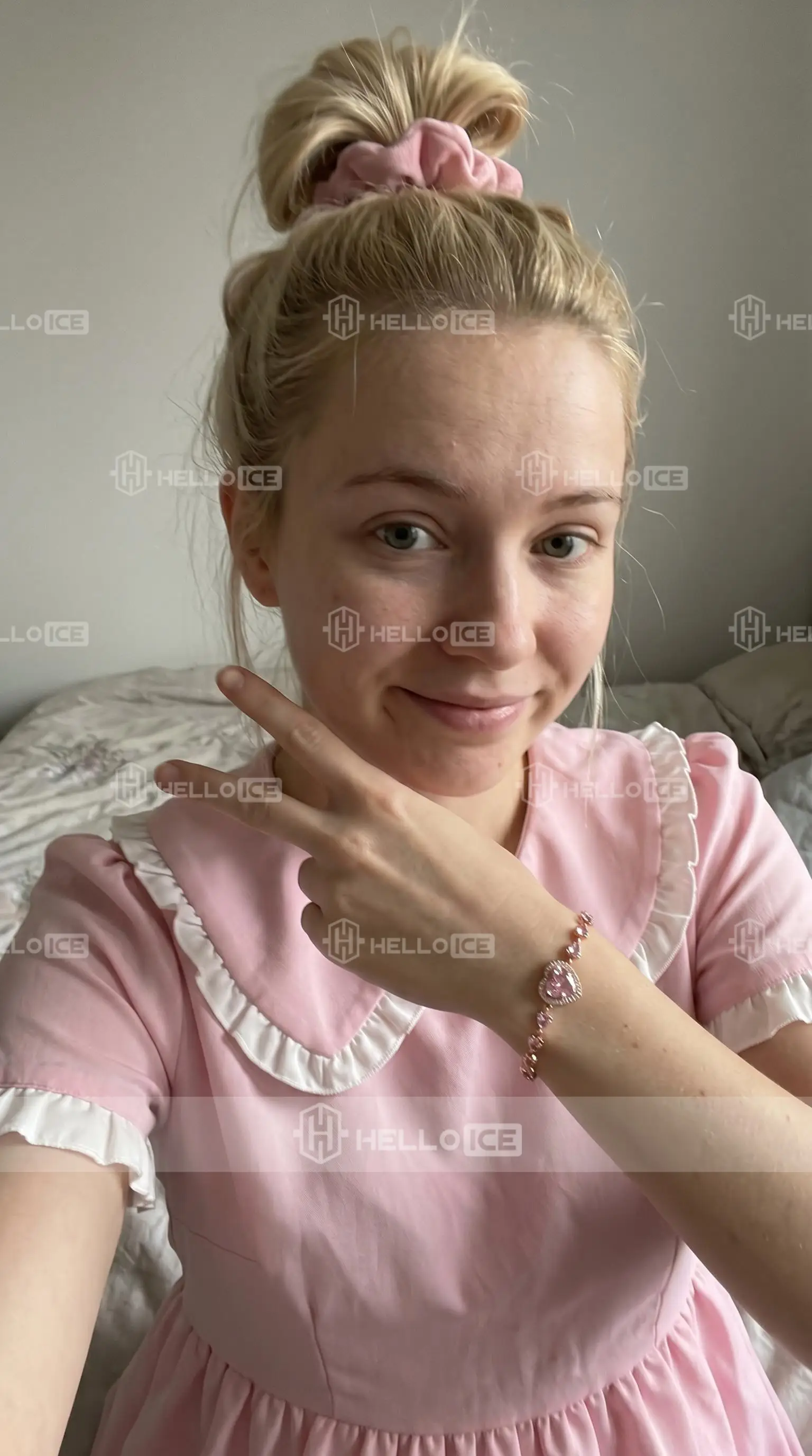 Helloice Review Image