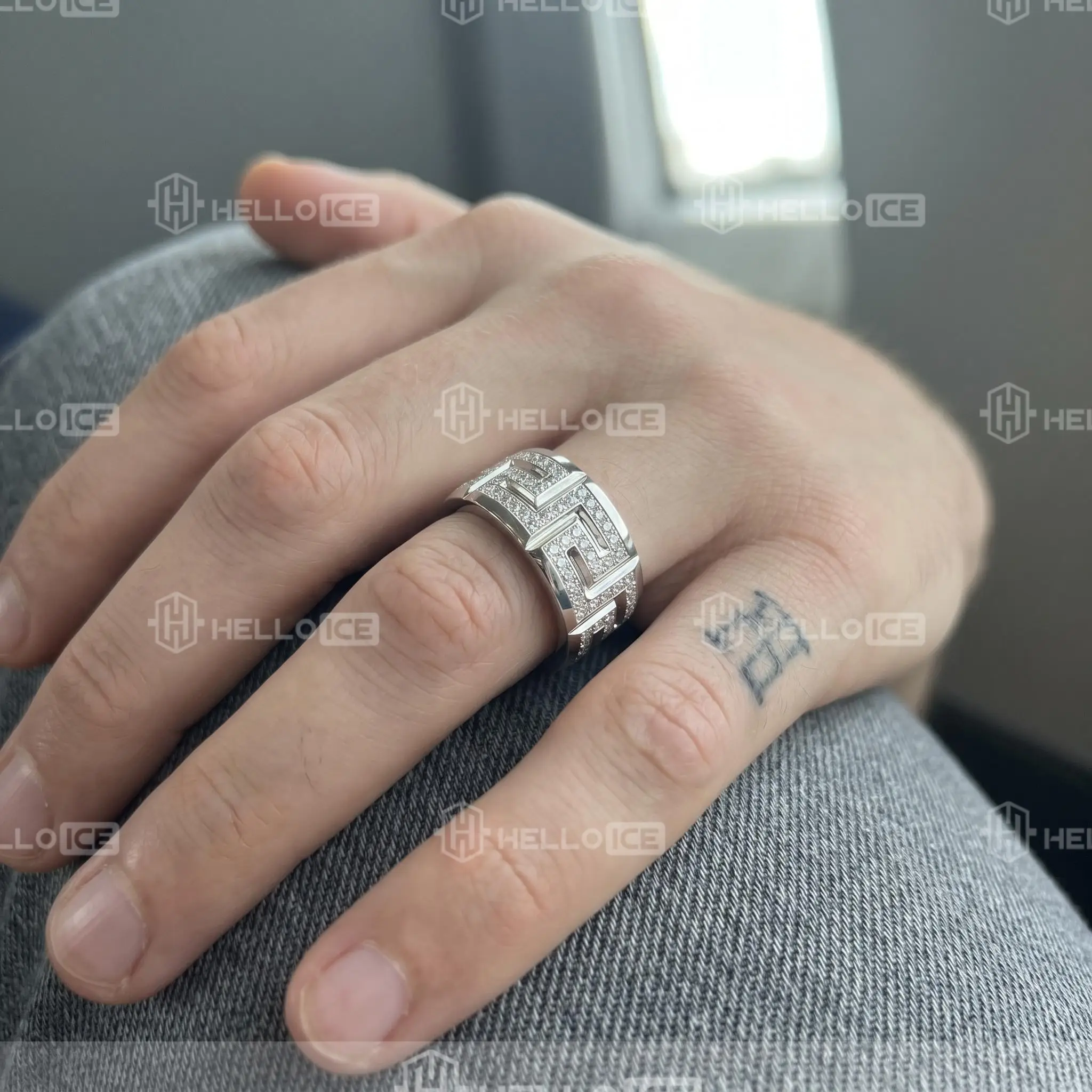 Helloice Review Image