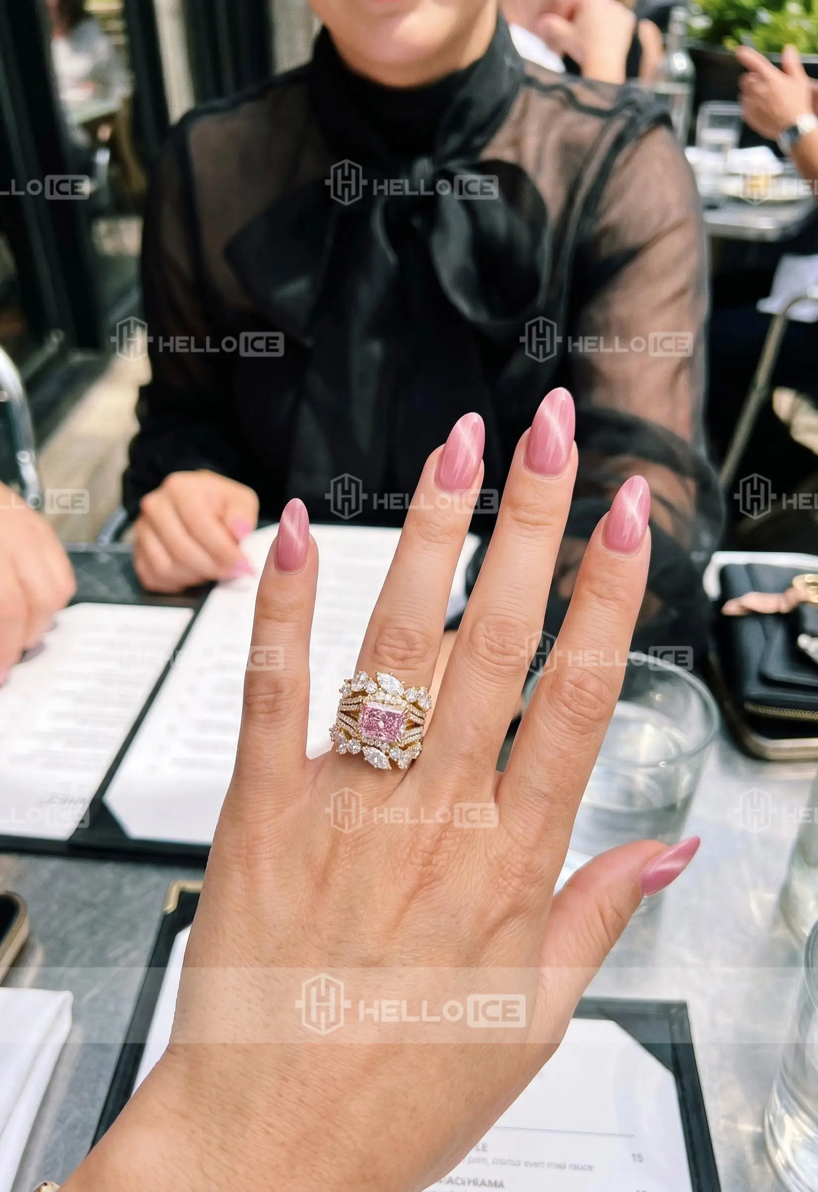 Helloice Review Image